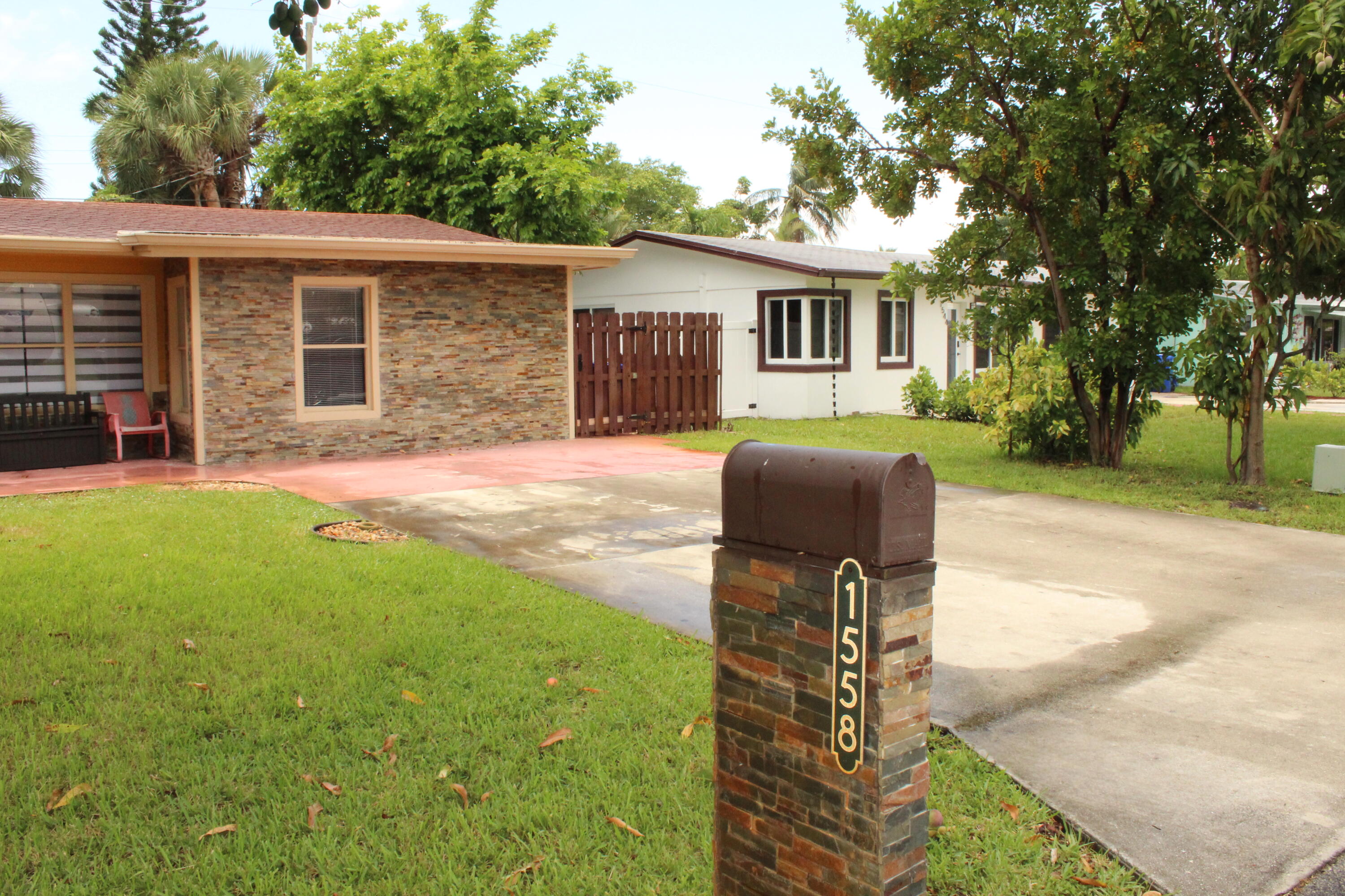 1558 Ne 30th Street Property Photo 4