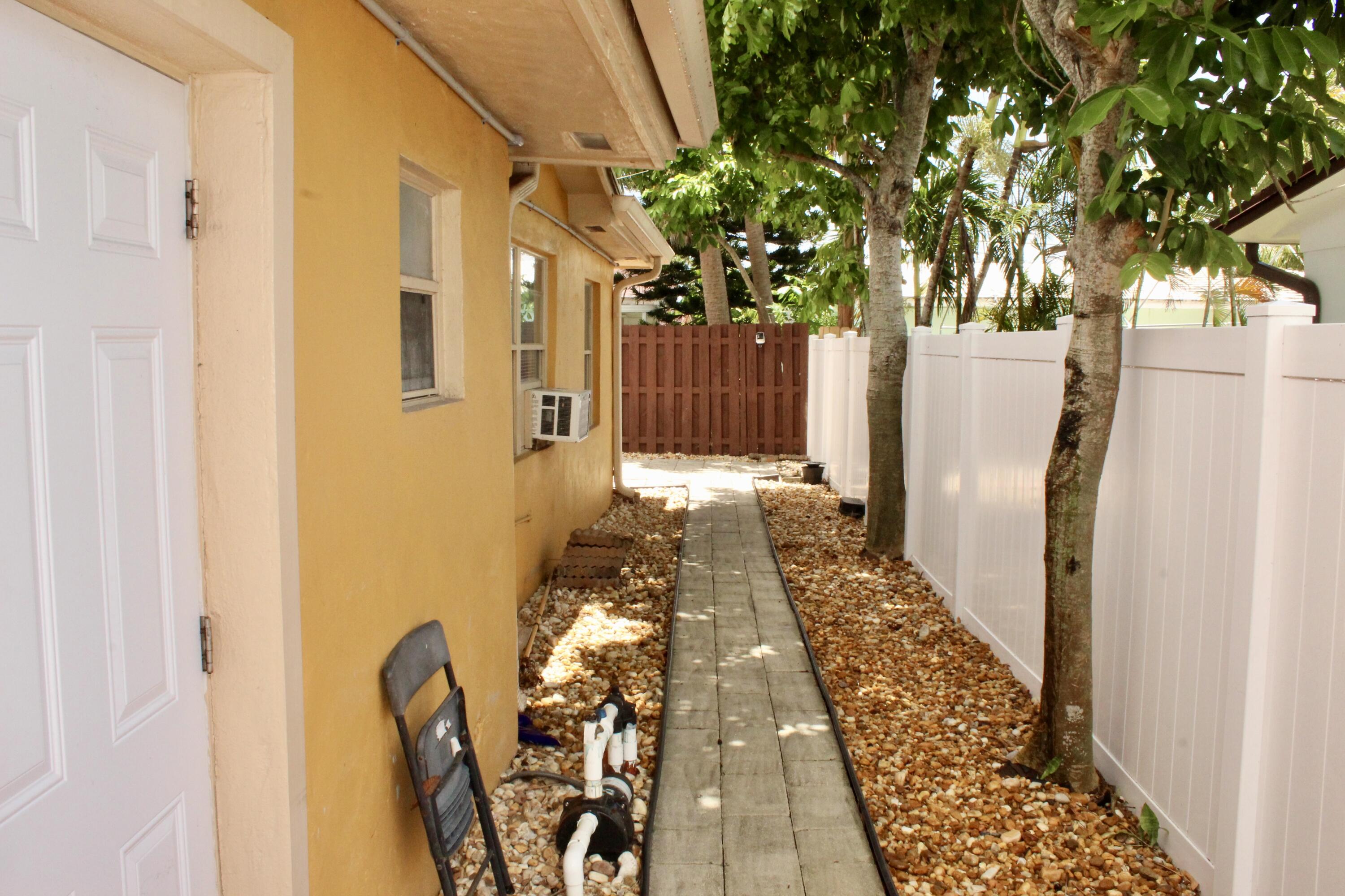 1558 Ne 30th Street Property Photo 12