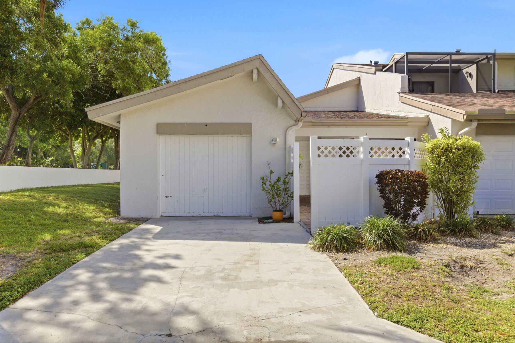 6670 Canary Palm Circle Property Photo 1