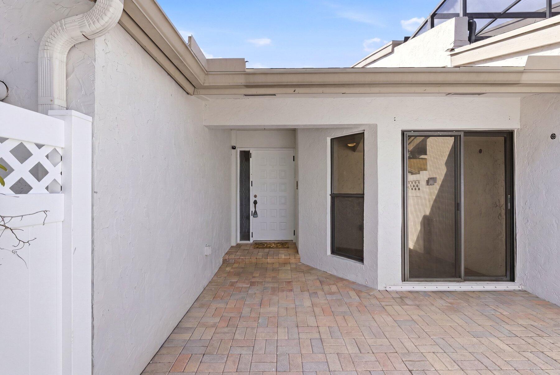 6670 Canary Palm Circle Property Photo 2