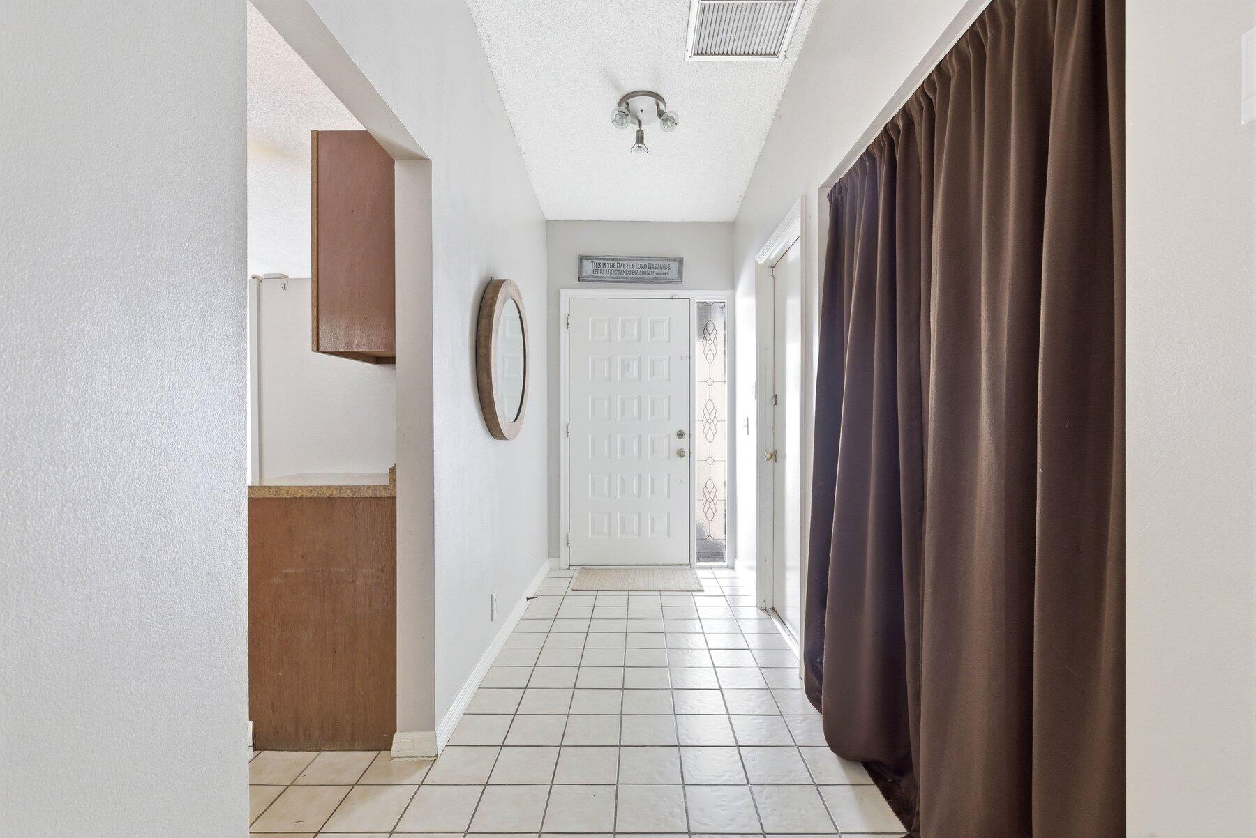 6670 Canary Palm Circle Property Photo 3