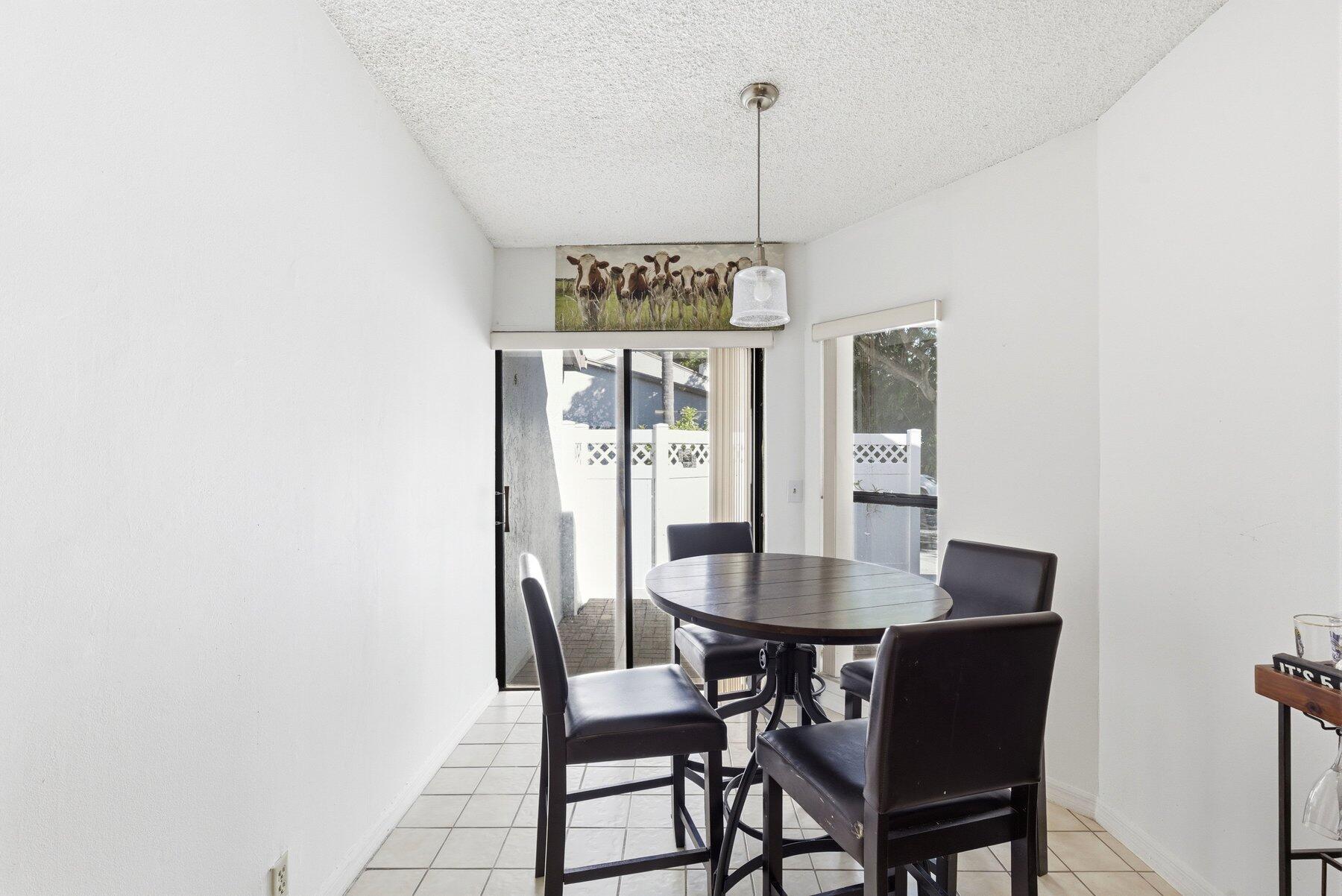 6670 Canary Palm Circle Property Photo 4