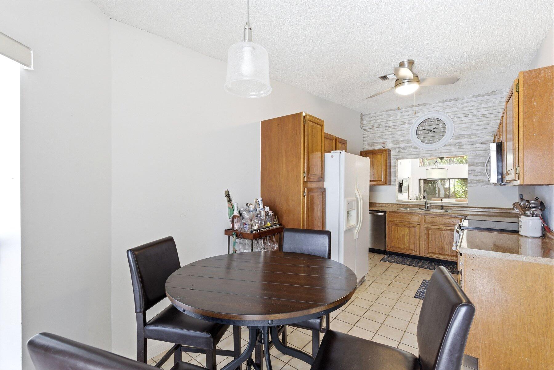 6670 Canary Palm Circle Property Photo 5