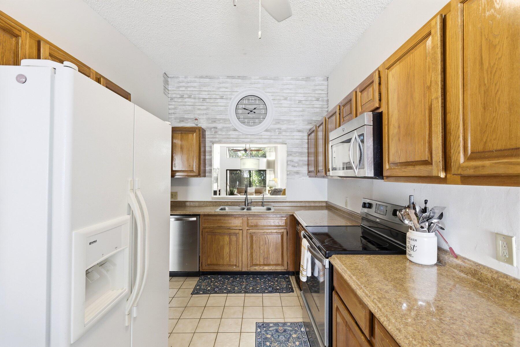 6670 Canary Palm Circle Property Photo 6