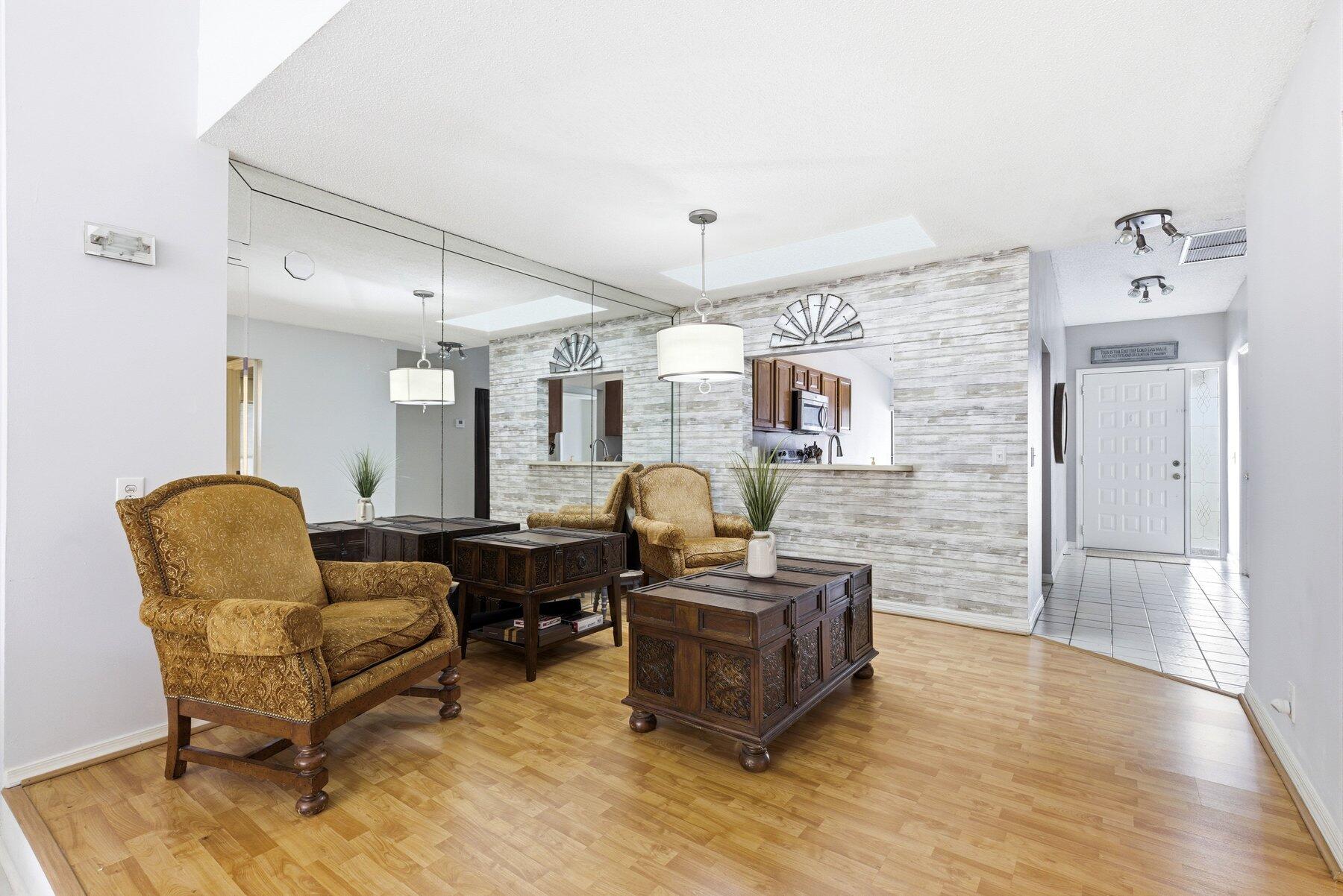 6670 Canary Palm Circle Property Photo 9