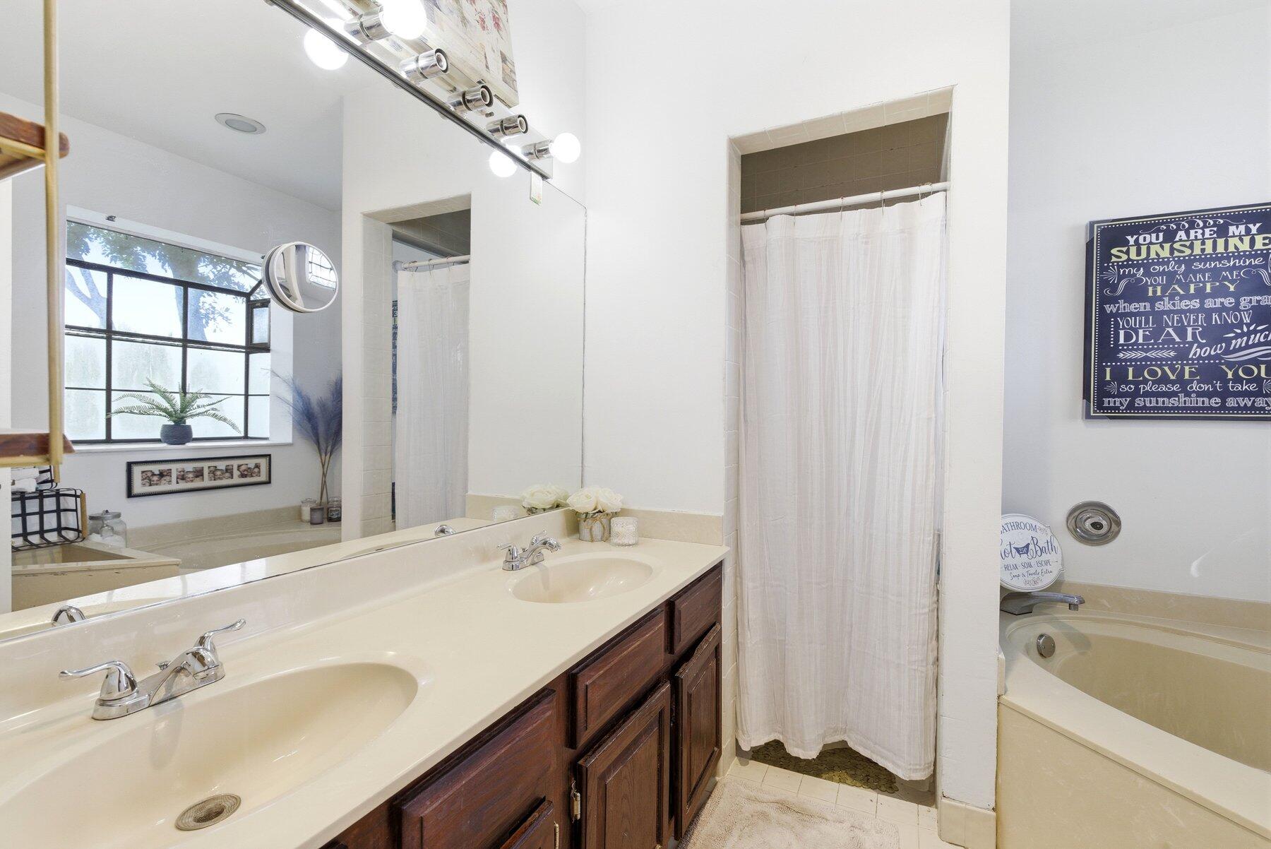 6670 Canary Palm Circle Property Photo 15