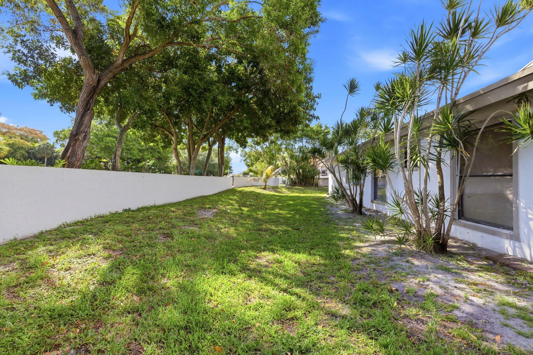 6670 Canary Palm Circle Property Photo 22