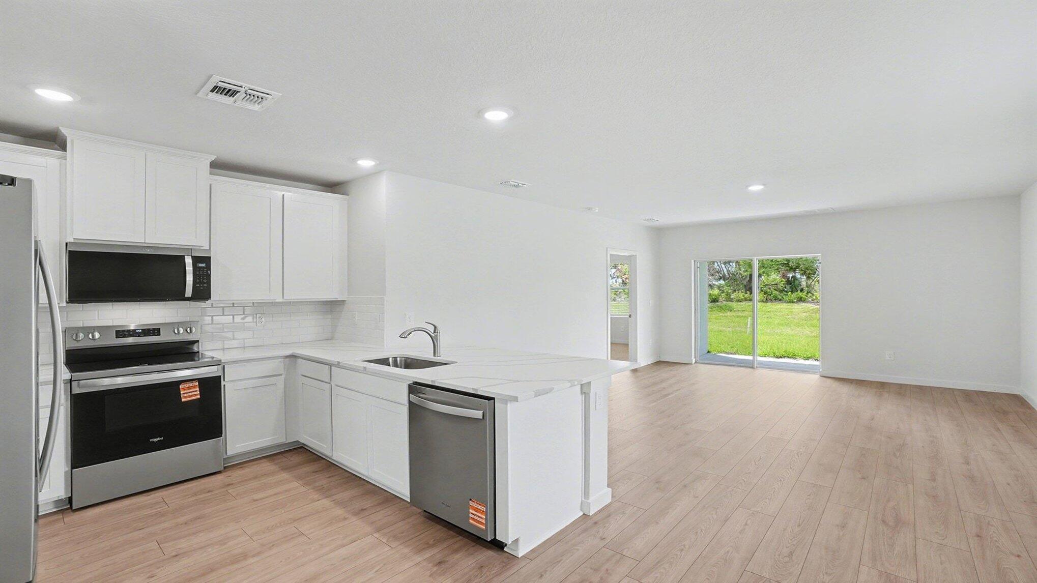 9597 Venetian Square Property Photo 6