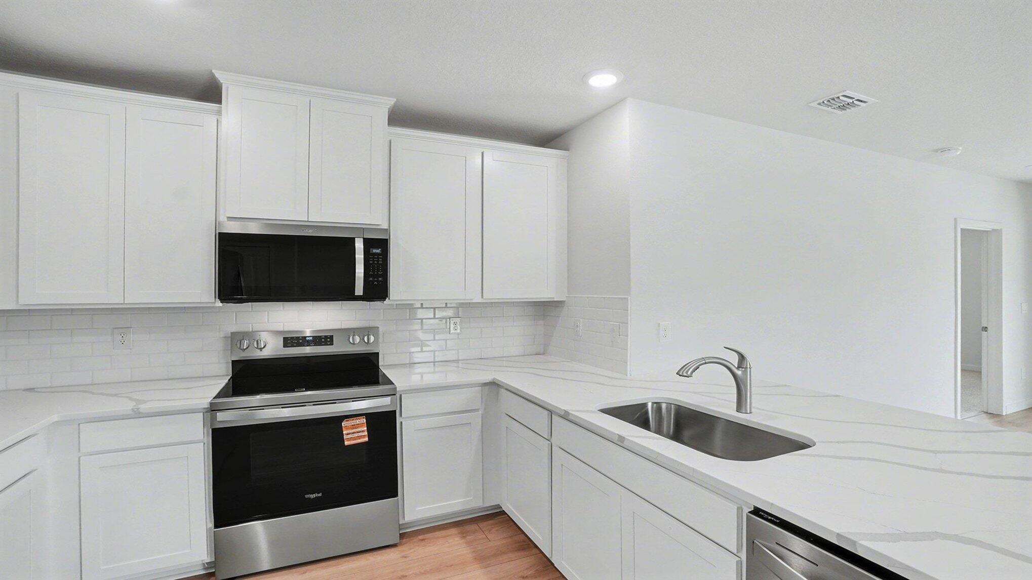 9597 Venetian Square Property Photo 7