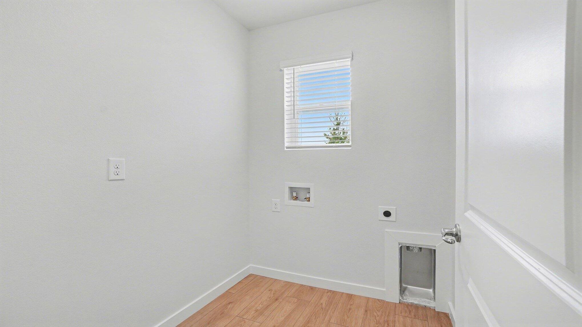 9597 Venetian Square Property Photo 18
