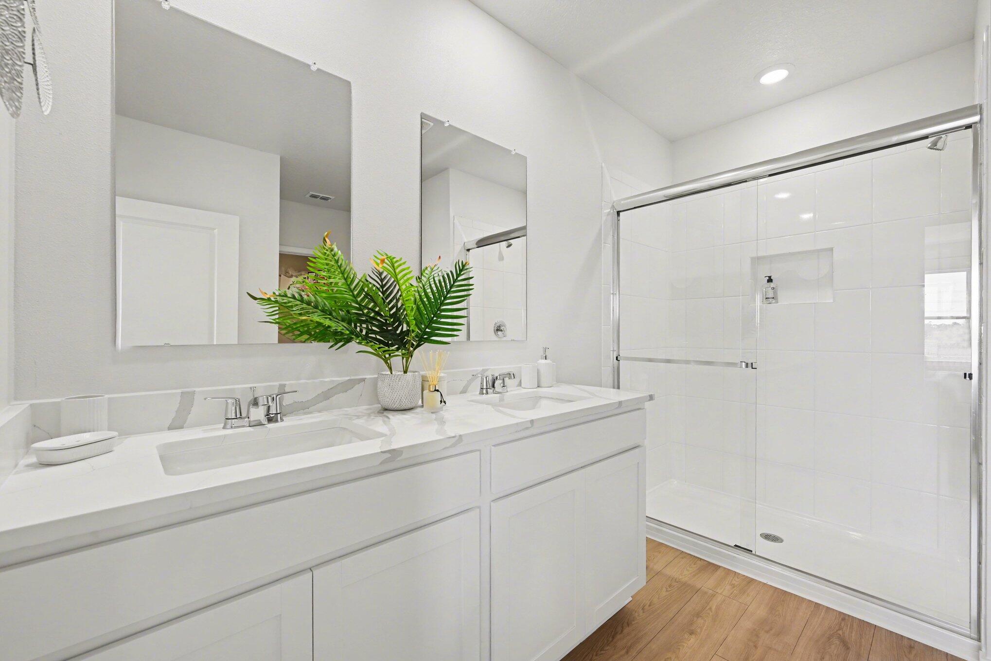 9069 Venetian Square Property Photo 14
