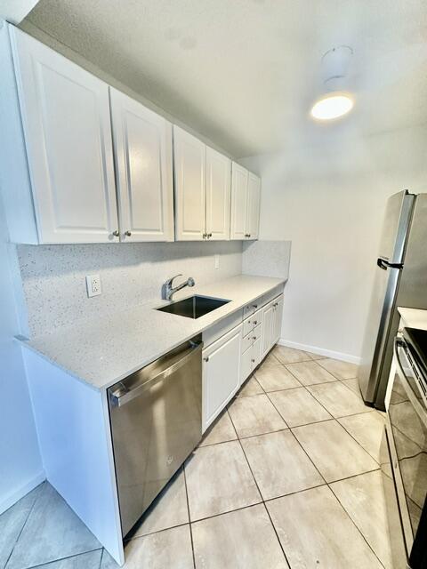 1047 Exeter C Property Photo 5