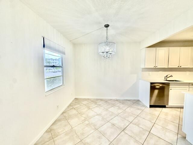 1047 Exeter C Property Photo 6