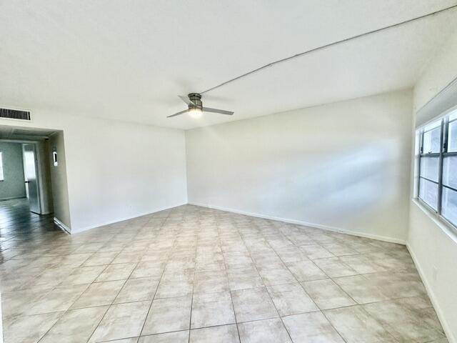 1047 Exeter C Property Photo 7