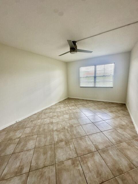 1047 Exeter C Property Photo 8