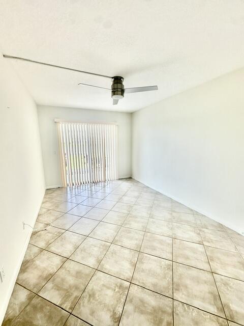 1047 Exeter C Property Photo 10