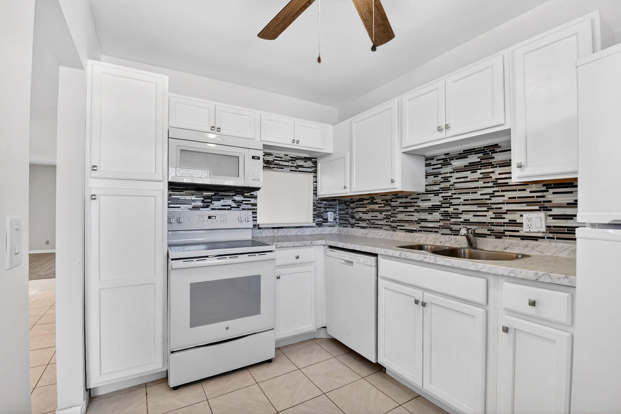 201 Oxford 600 Property Photo 1