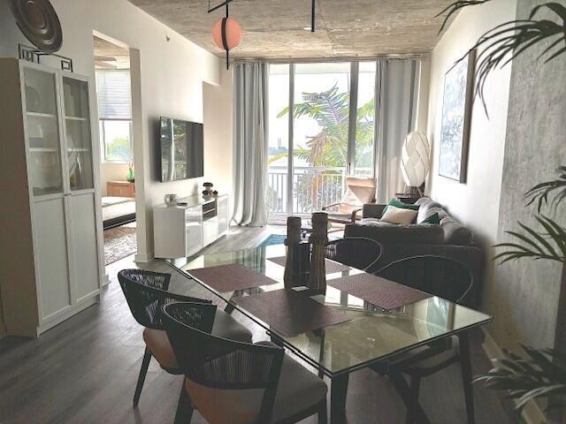 300 S Australian Avenue 328 Property Photo 5