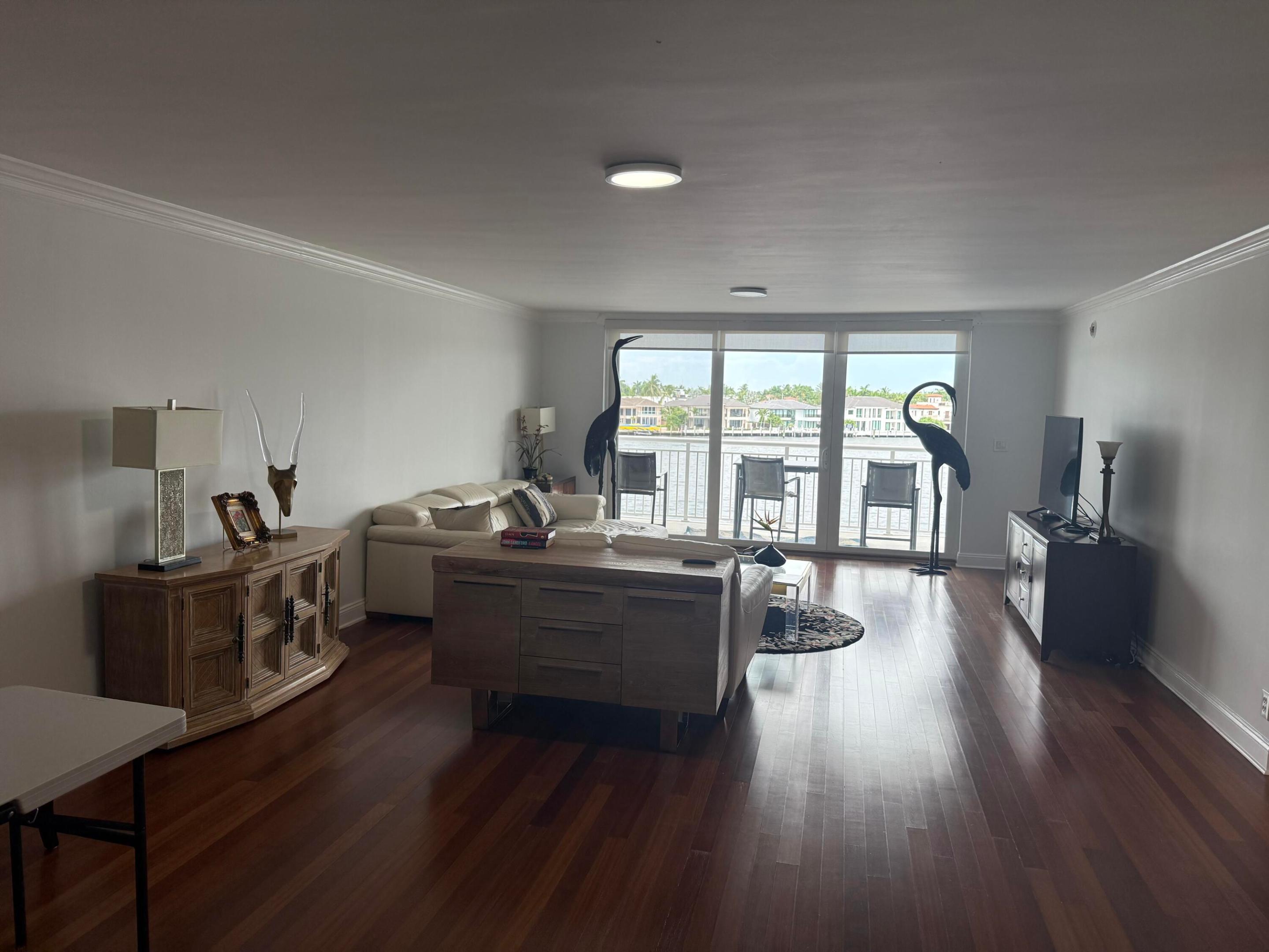 511 Bayshore Drive 405 Property Photo 3