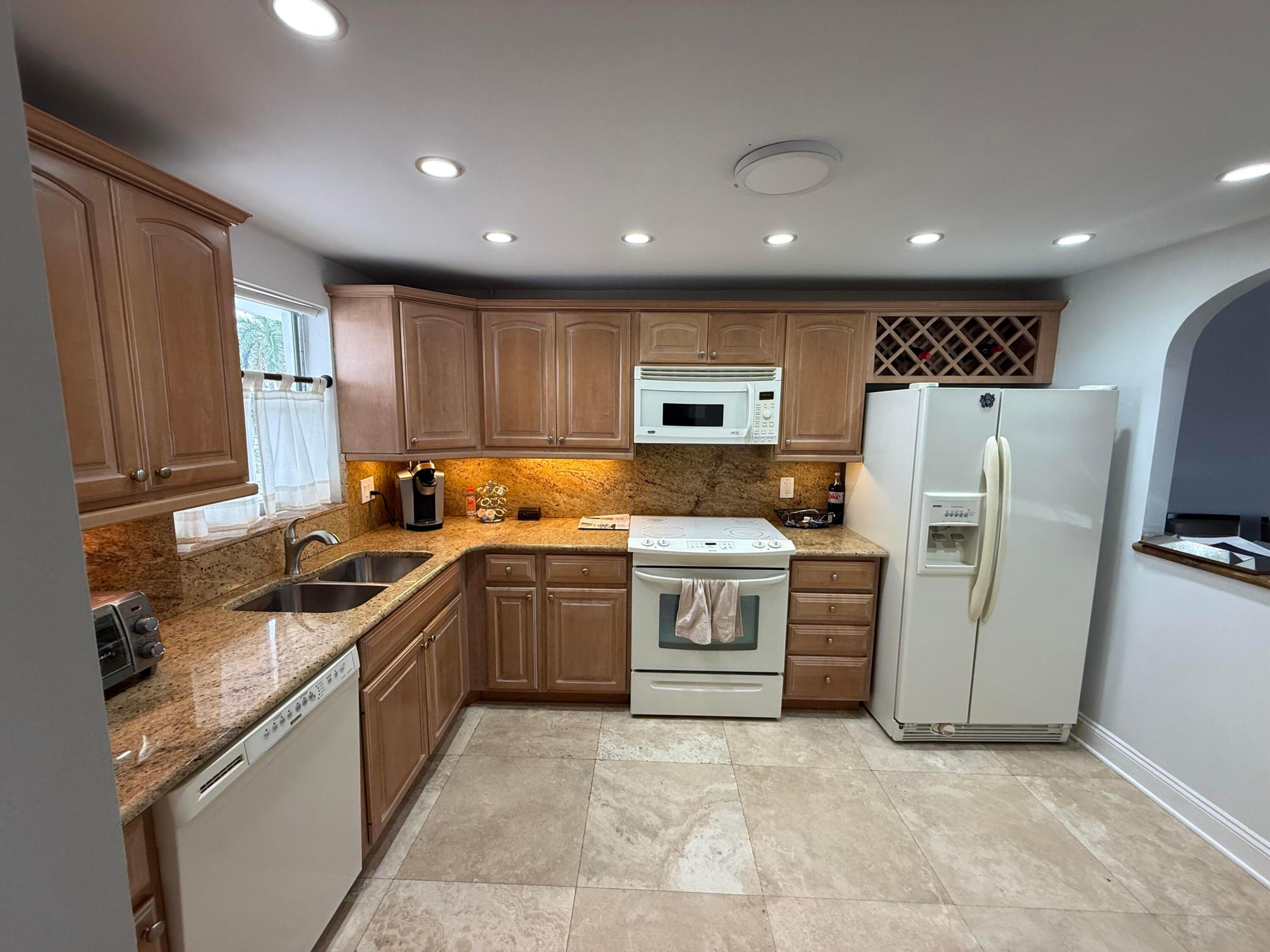 511 Bayshore Drive 405 Property Photo 7