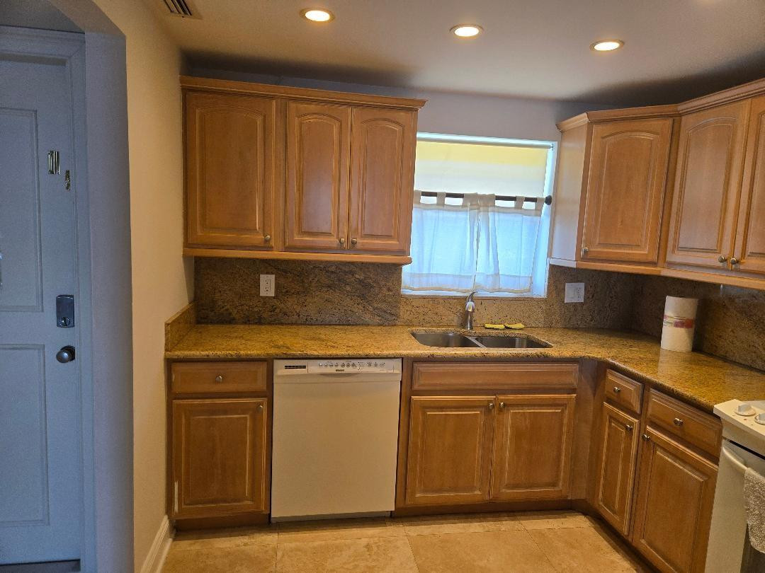 511 Bayshore Drive 405 Property Photo 8