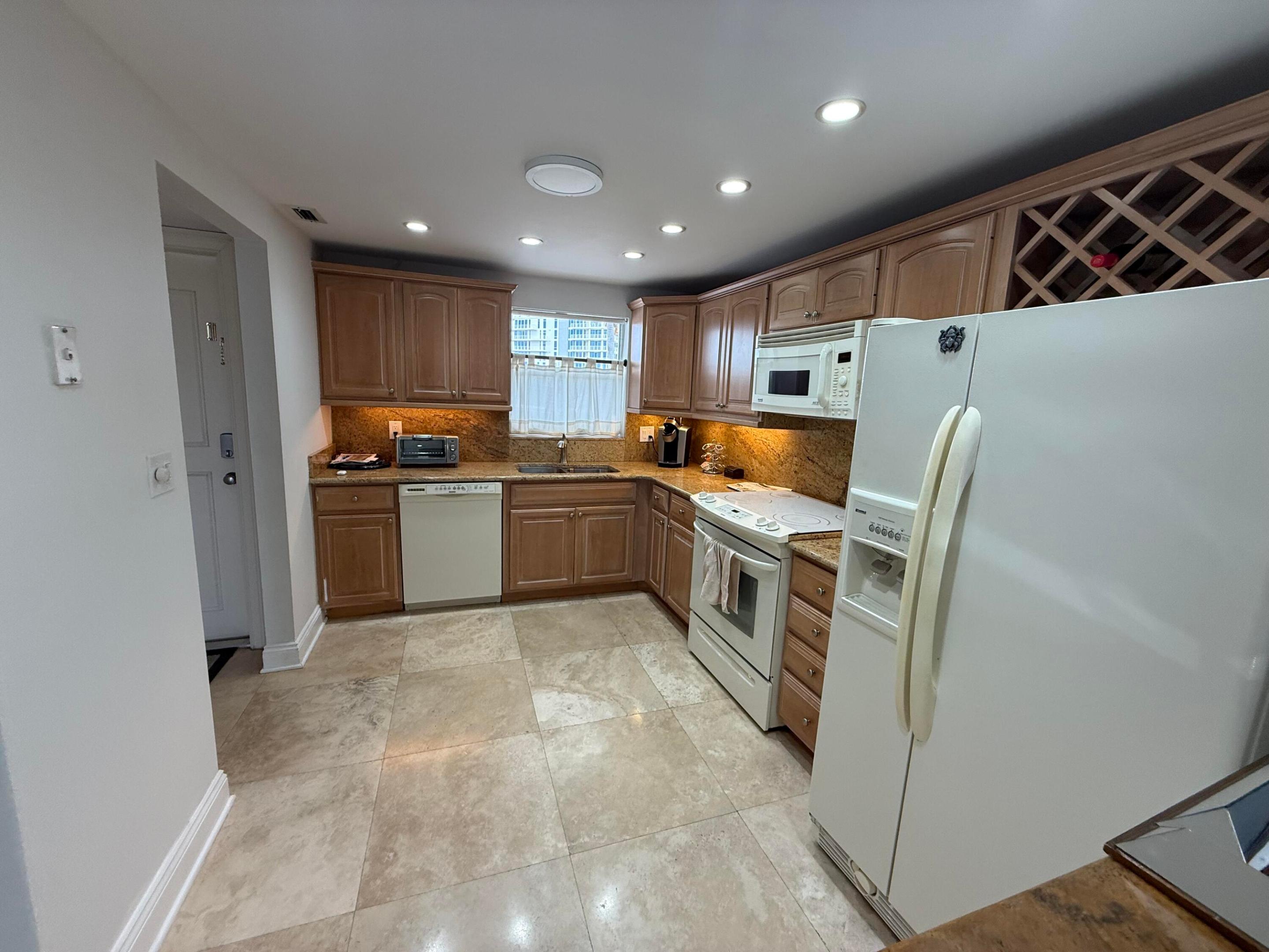 511 Bayshore Drive 405 Property Photo 9