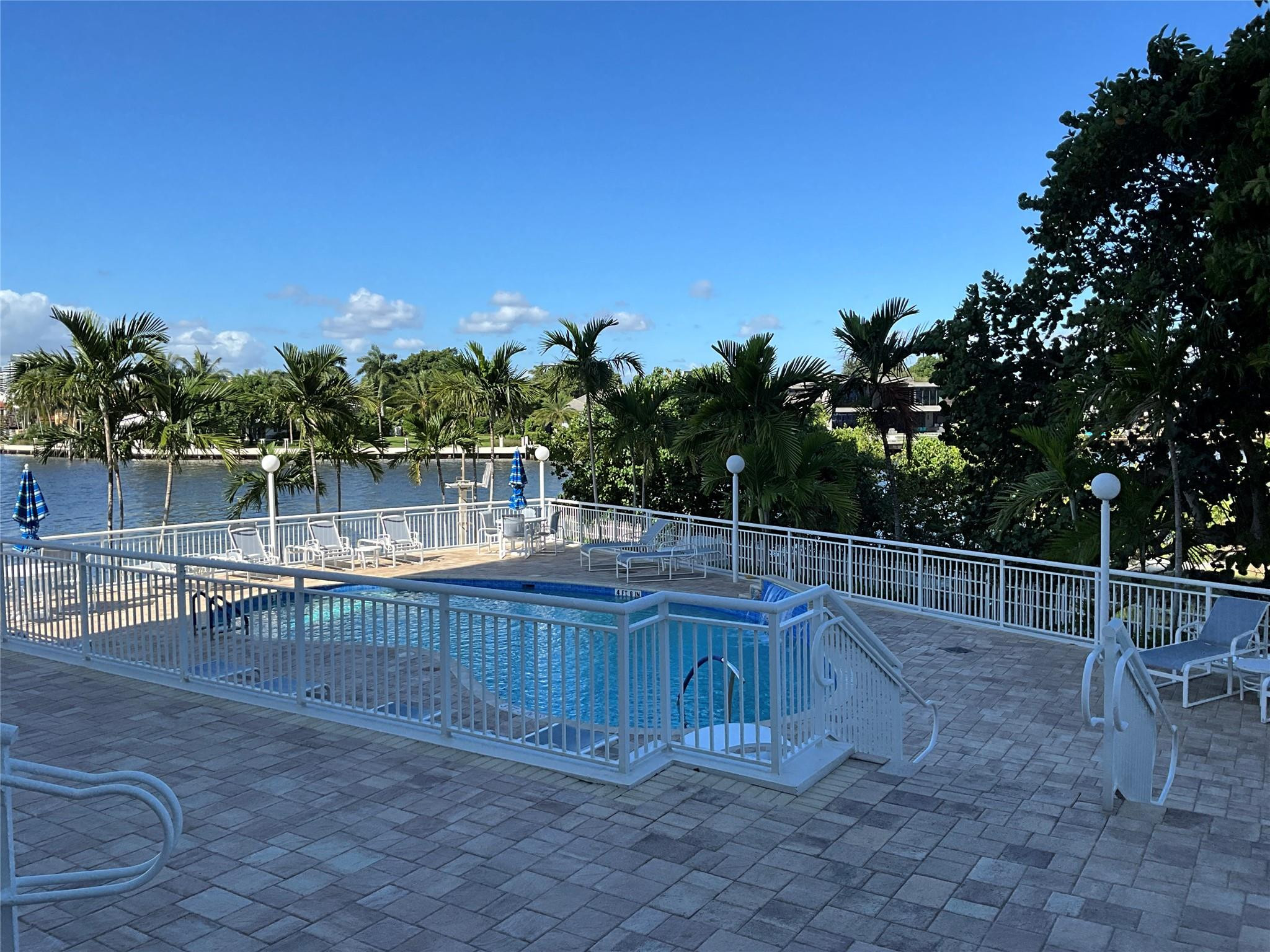 511 Bayshore Drive 405 Property Photo 11