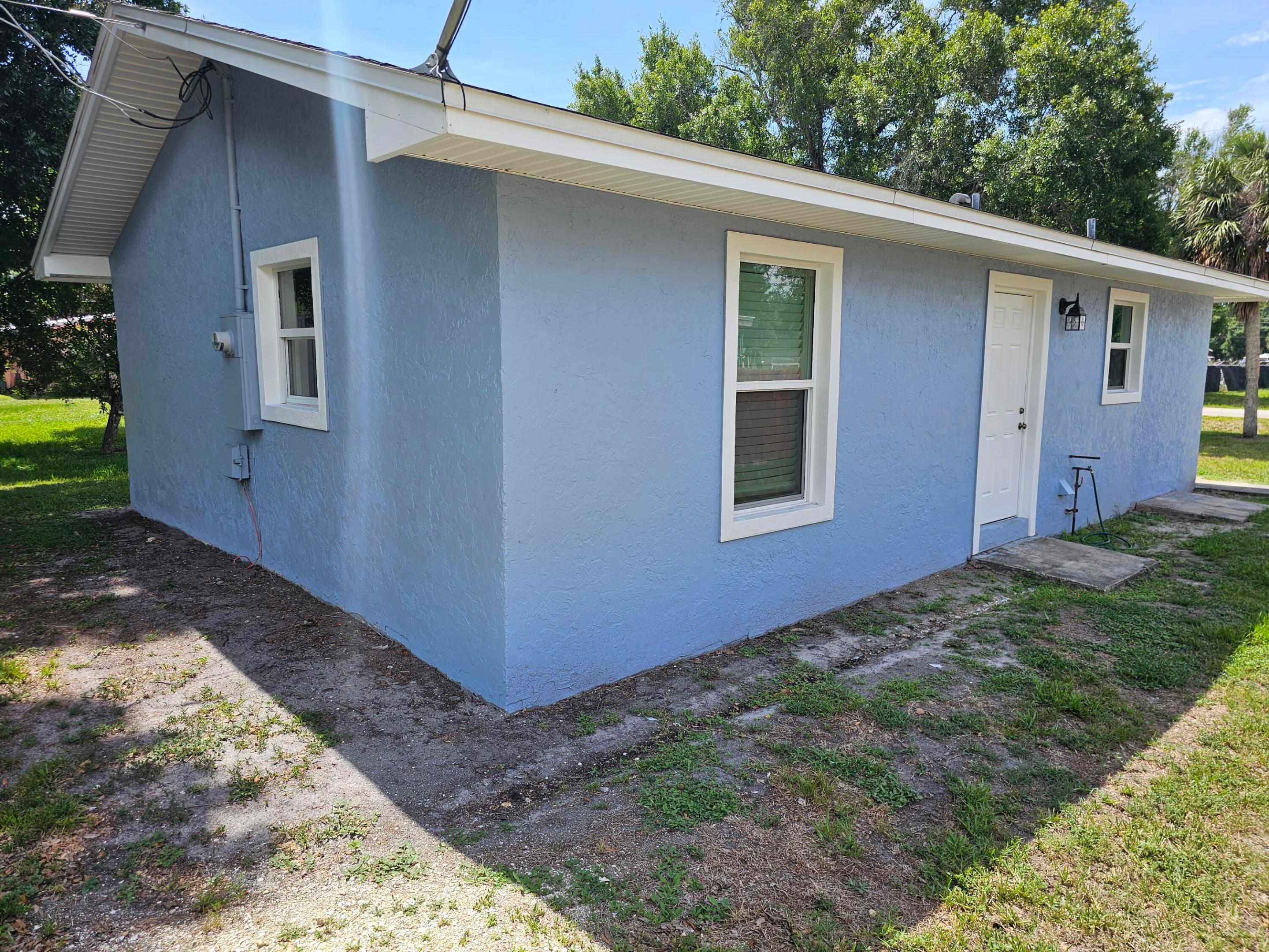 1749 Ne 2nd Street Property Photo 2