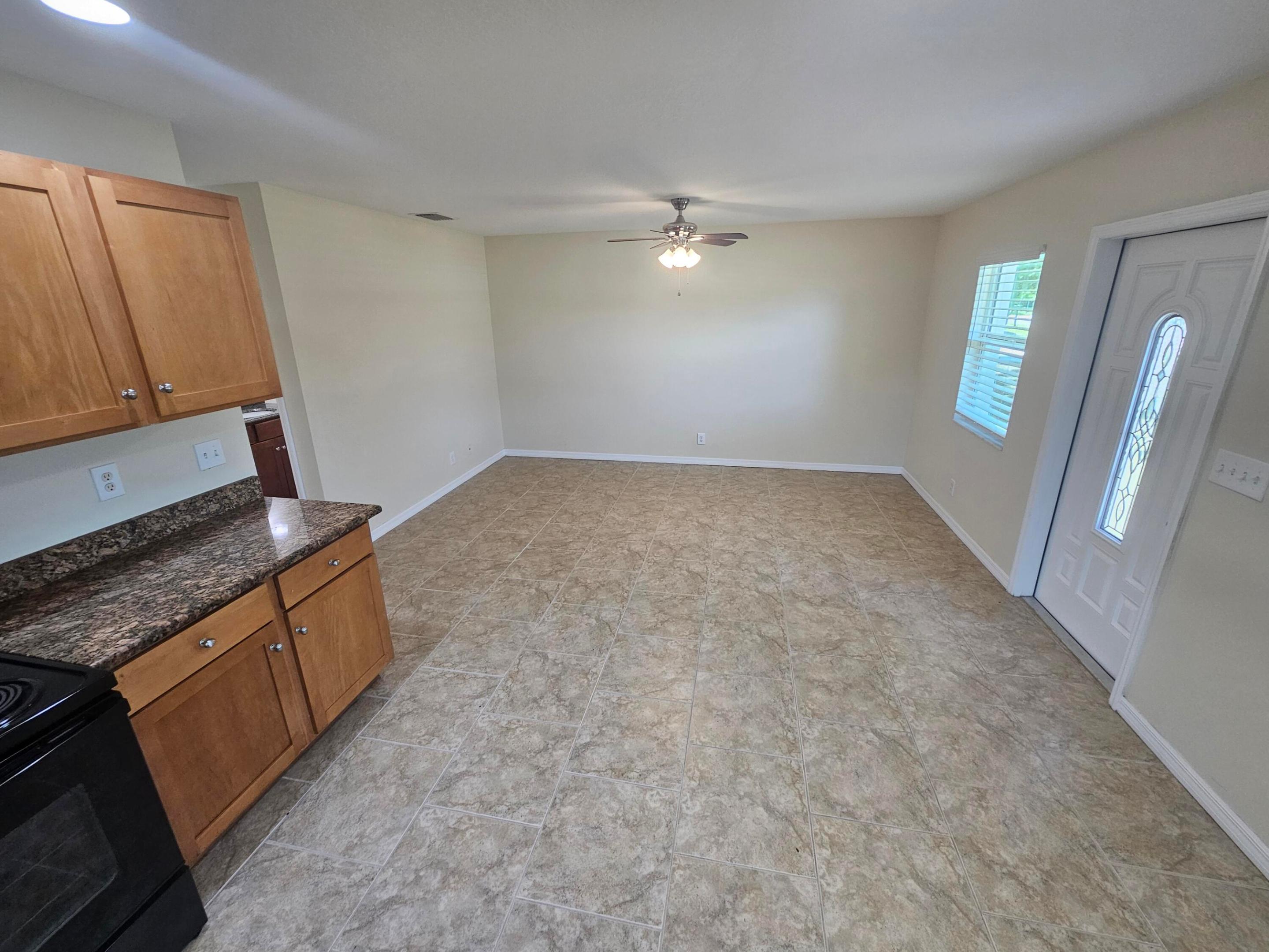 1749 Ne 2nd Street Property Photo 9