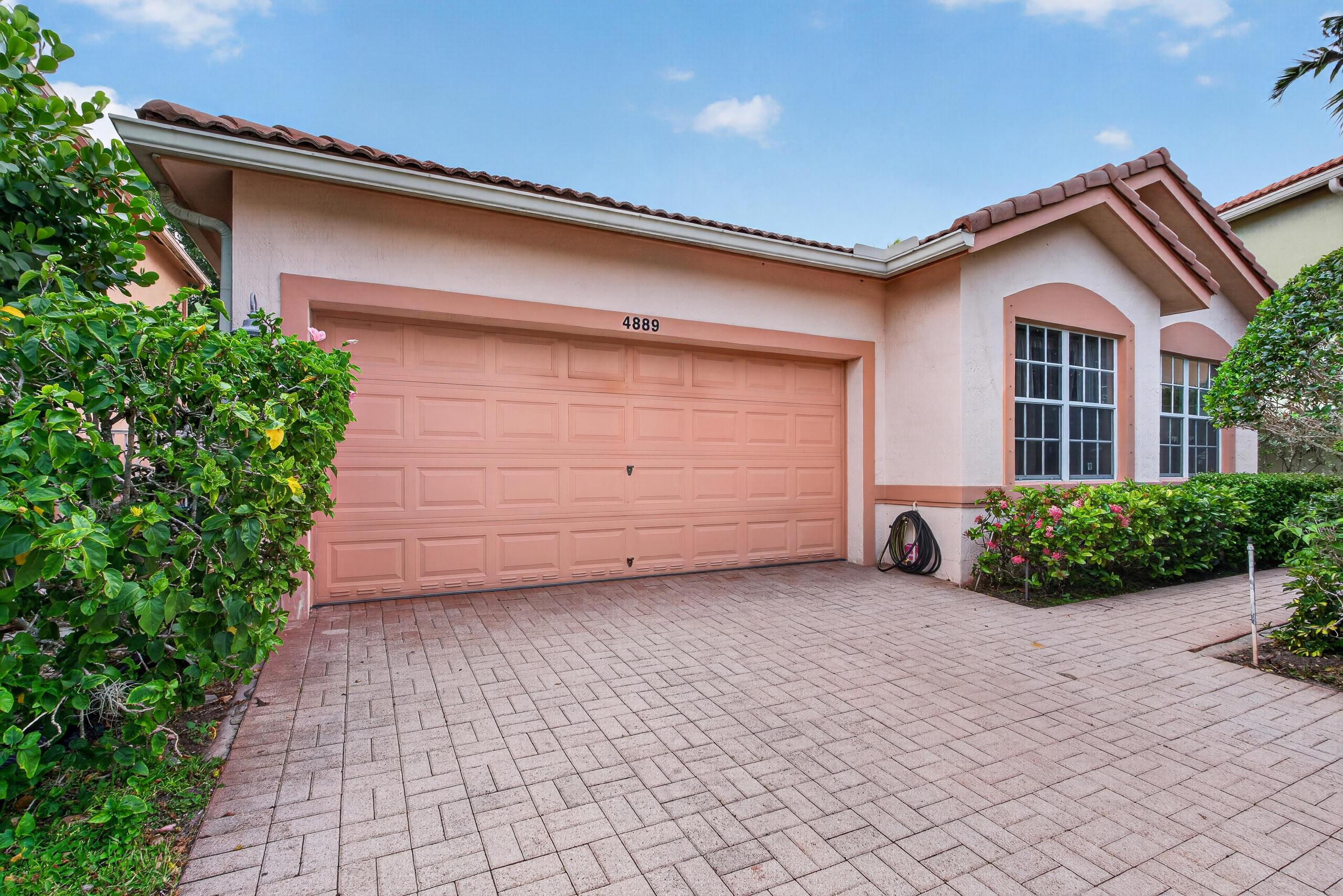 4889 N Classical Boulevard Property Photo 1