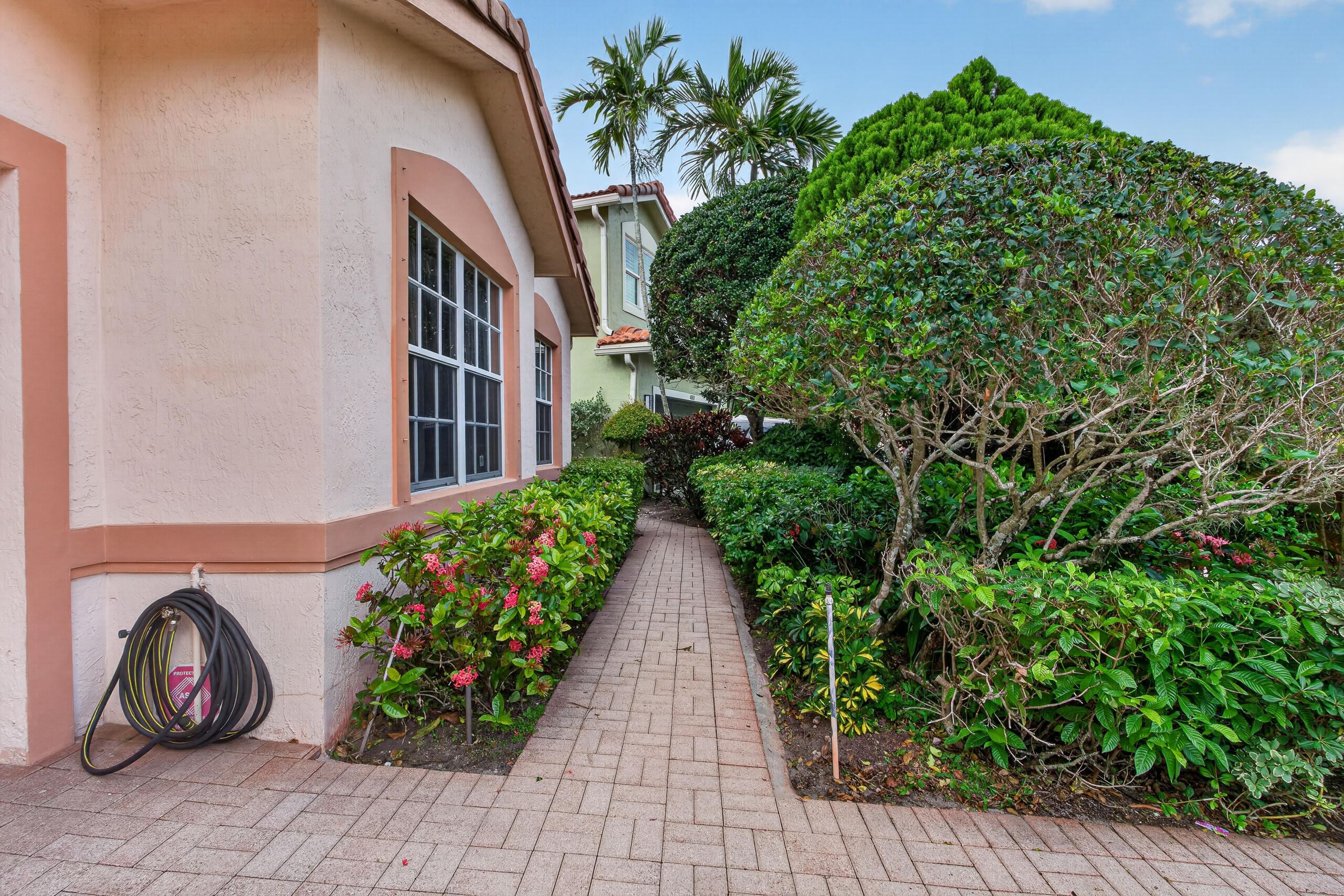 4889 N Classical Boulevard Property Photo 5