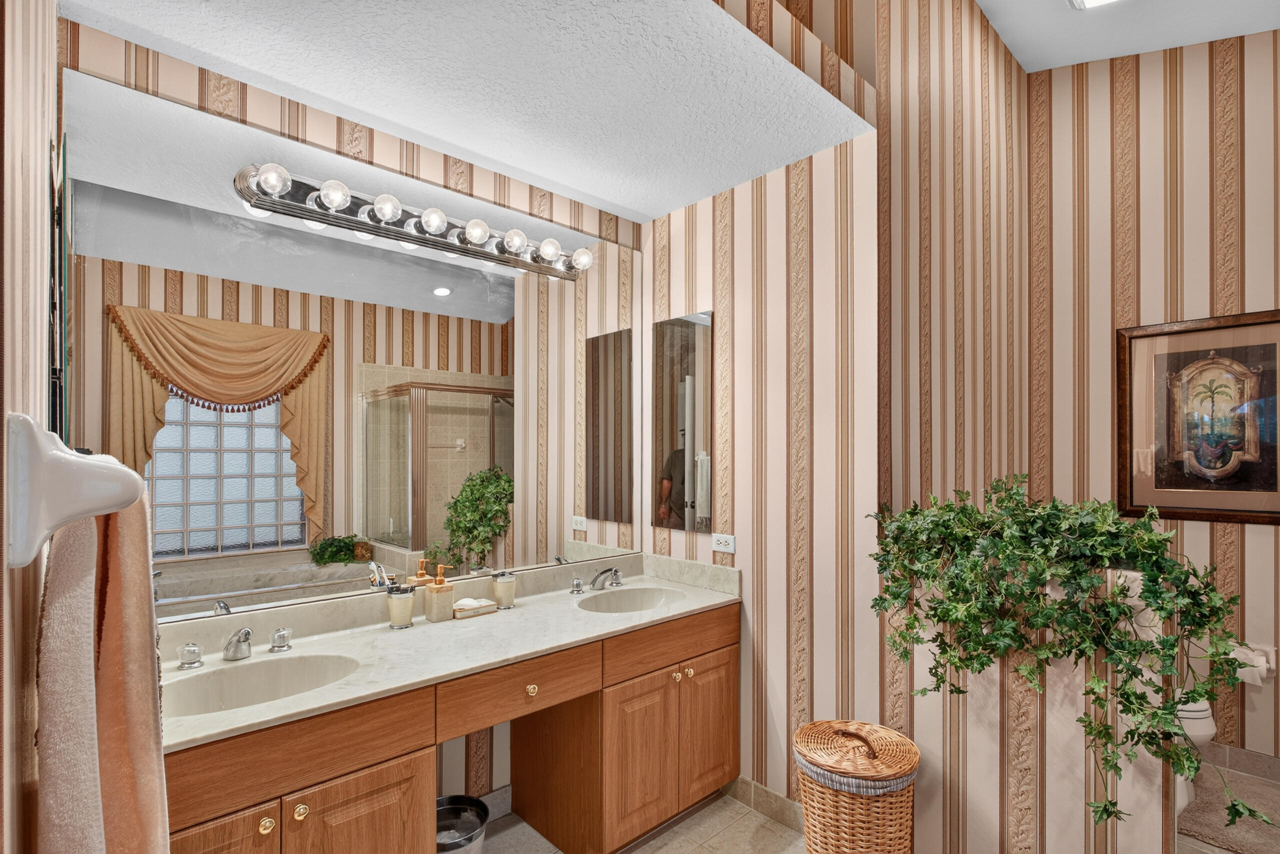 4889 N Classical Boulevard Property Photo 37