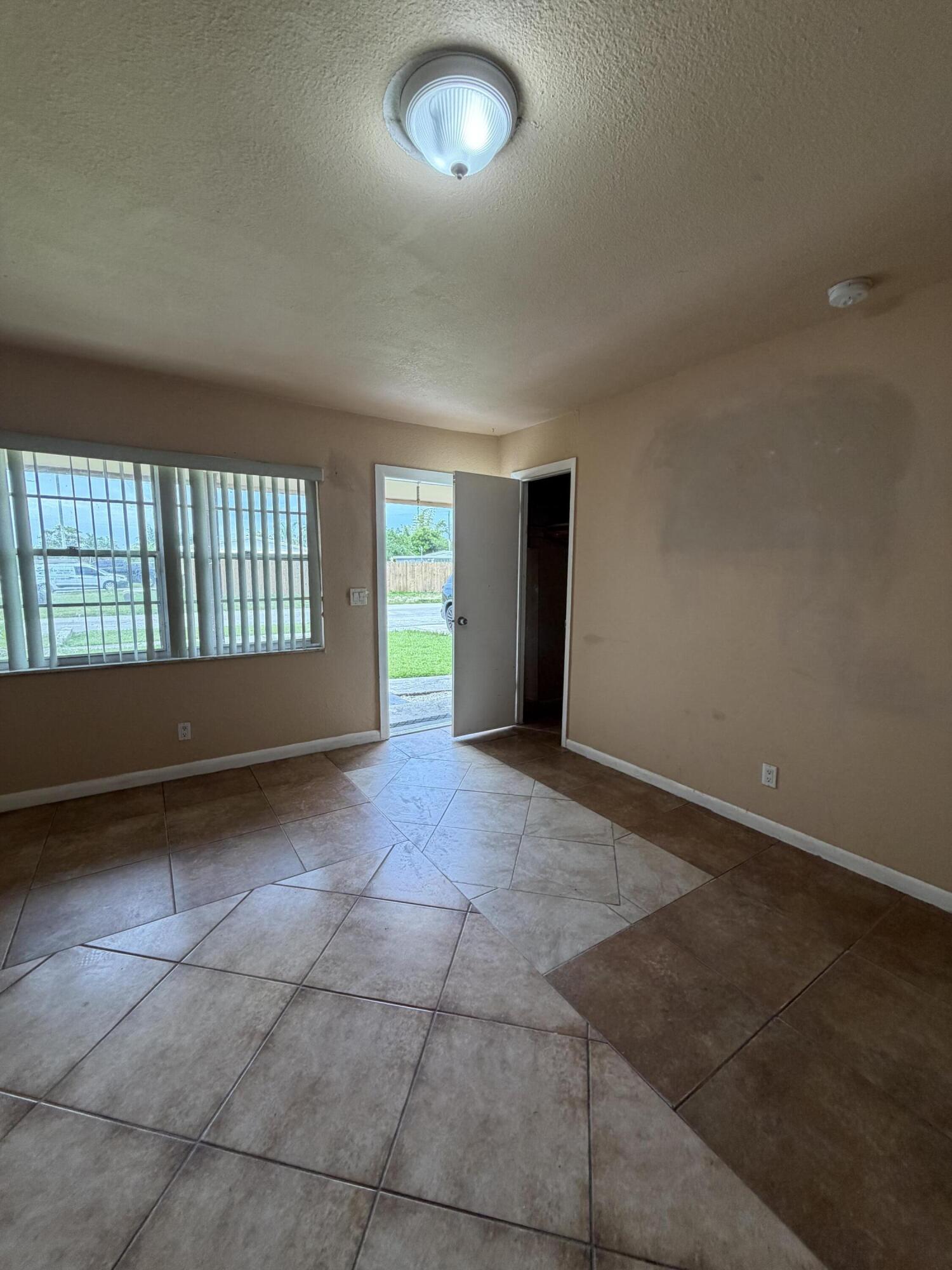 3243 Grove Road Property Photo 6