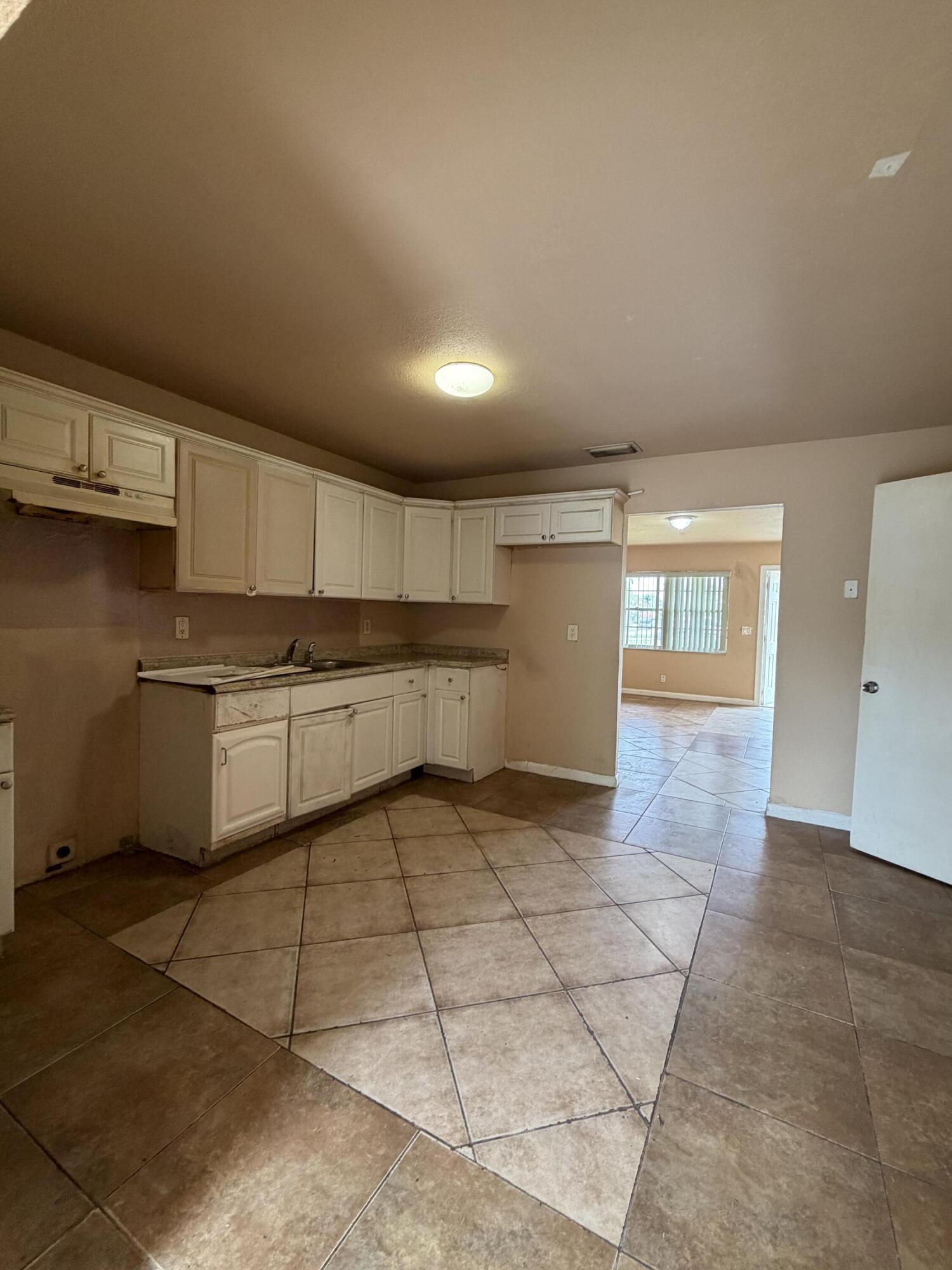 3243 Grove Road Property Photo 8