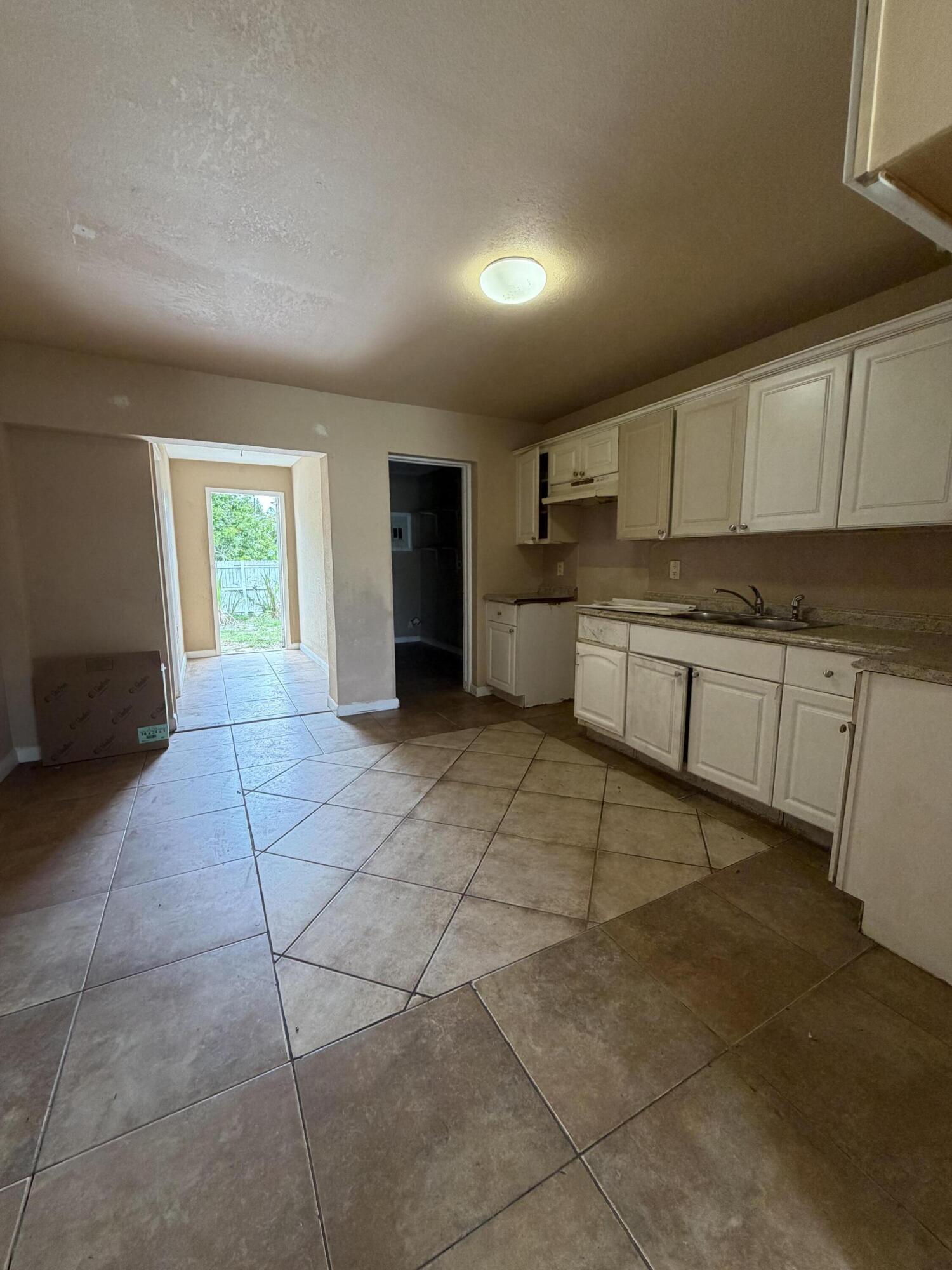 3243 Grove Road Property Photo 9