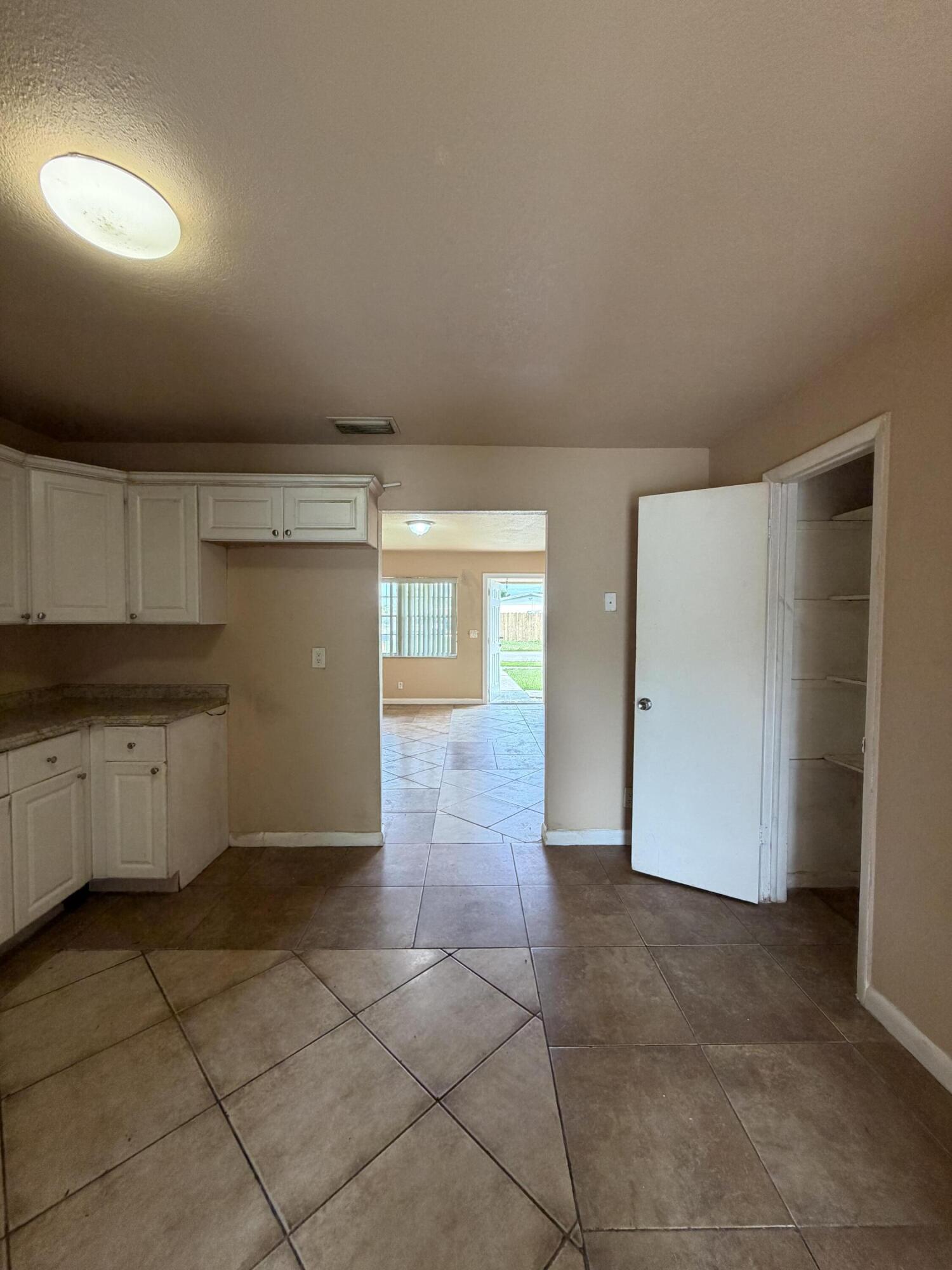 3243 Grove Road Property Photo 10