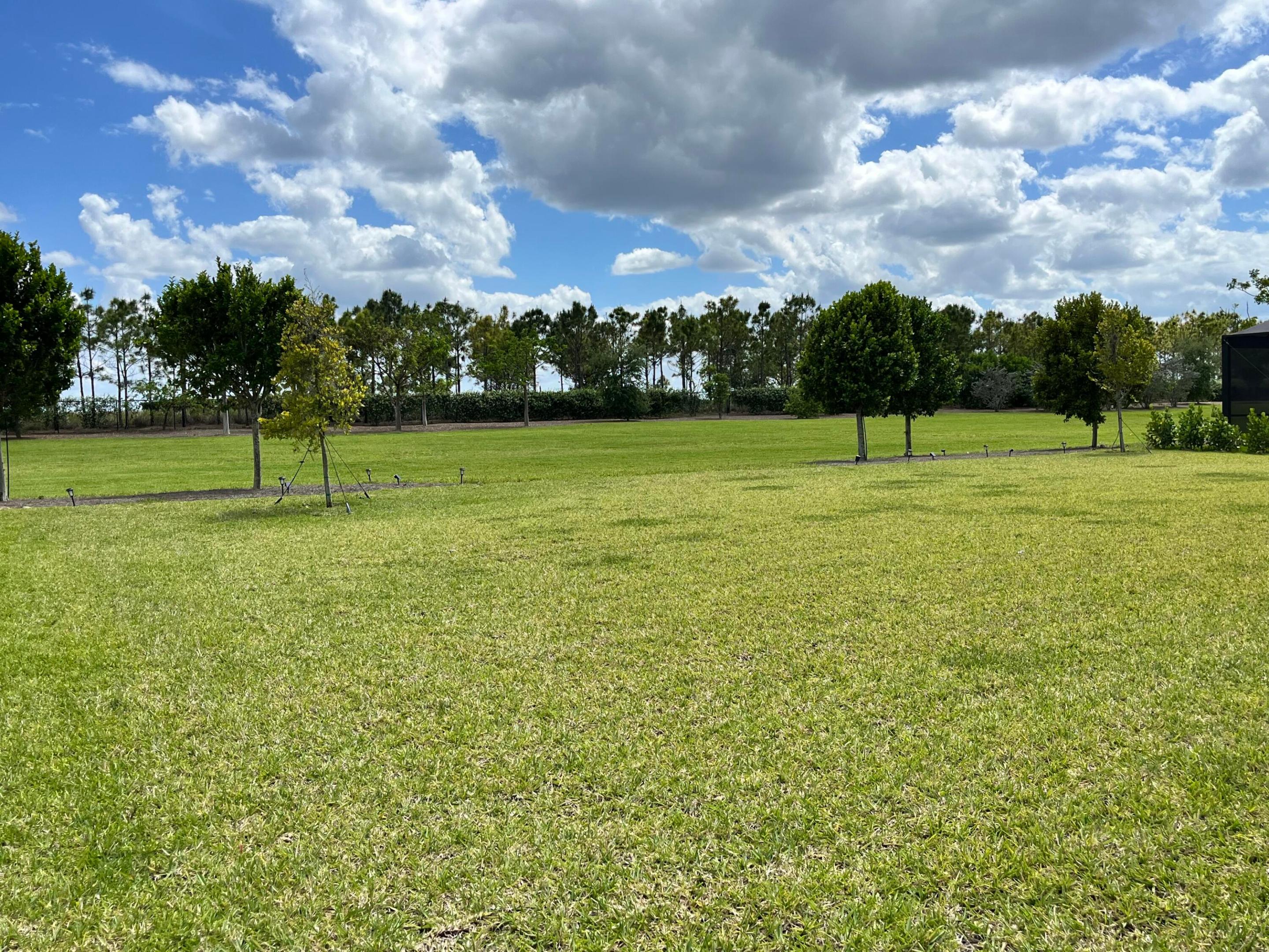 686 Hookline Circle Property Photo 7