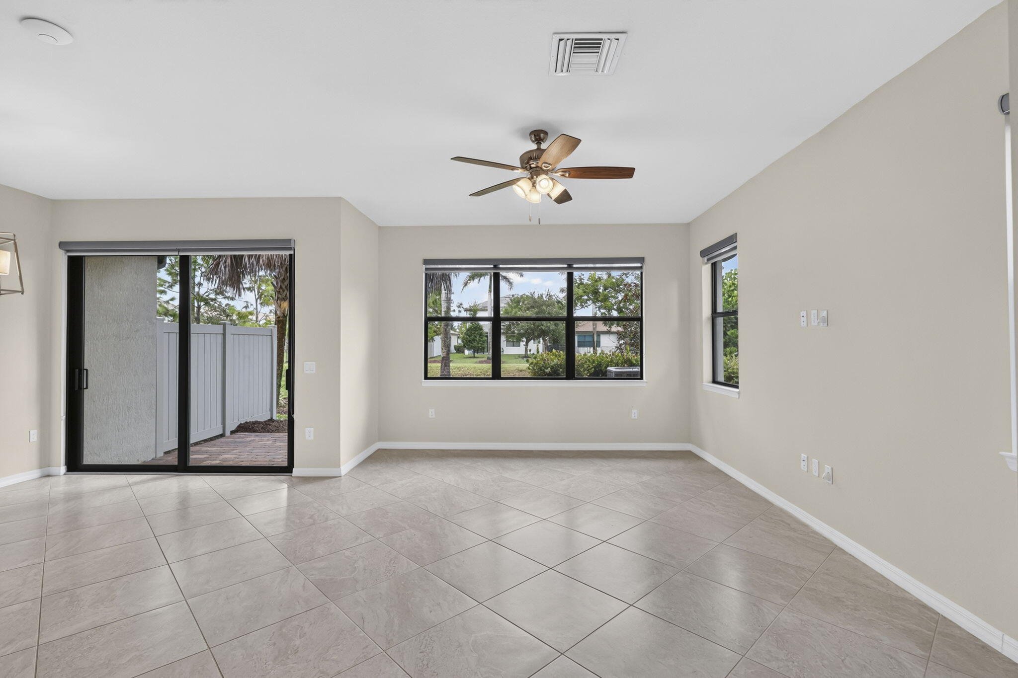 8347 Cadre Noir Road Property Photo 4