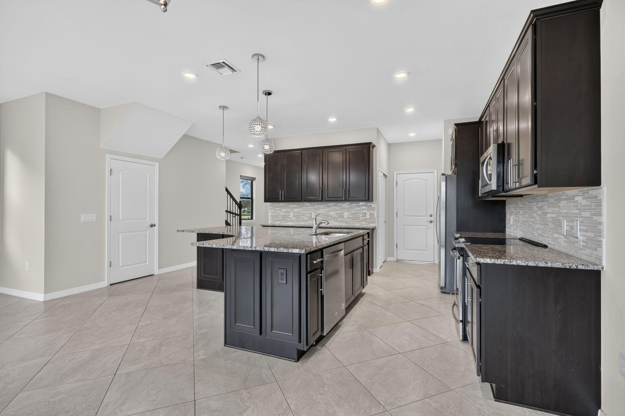 8347 Cadre Noir Road Property Photo 9