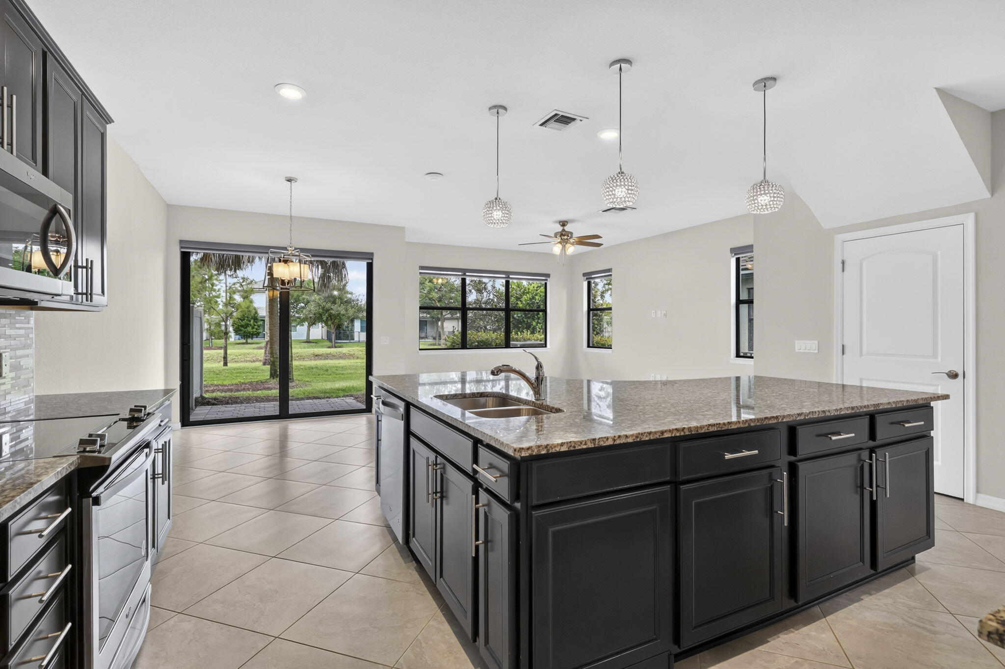 8347 Cadre Noir Road Property Photo 10