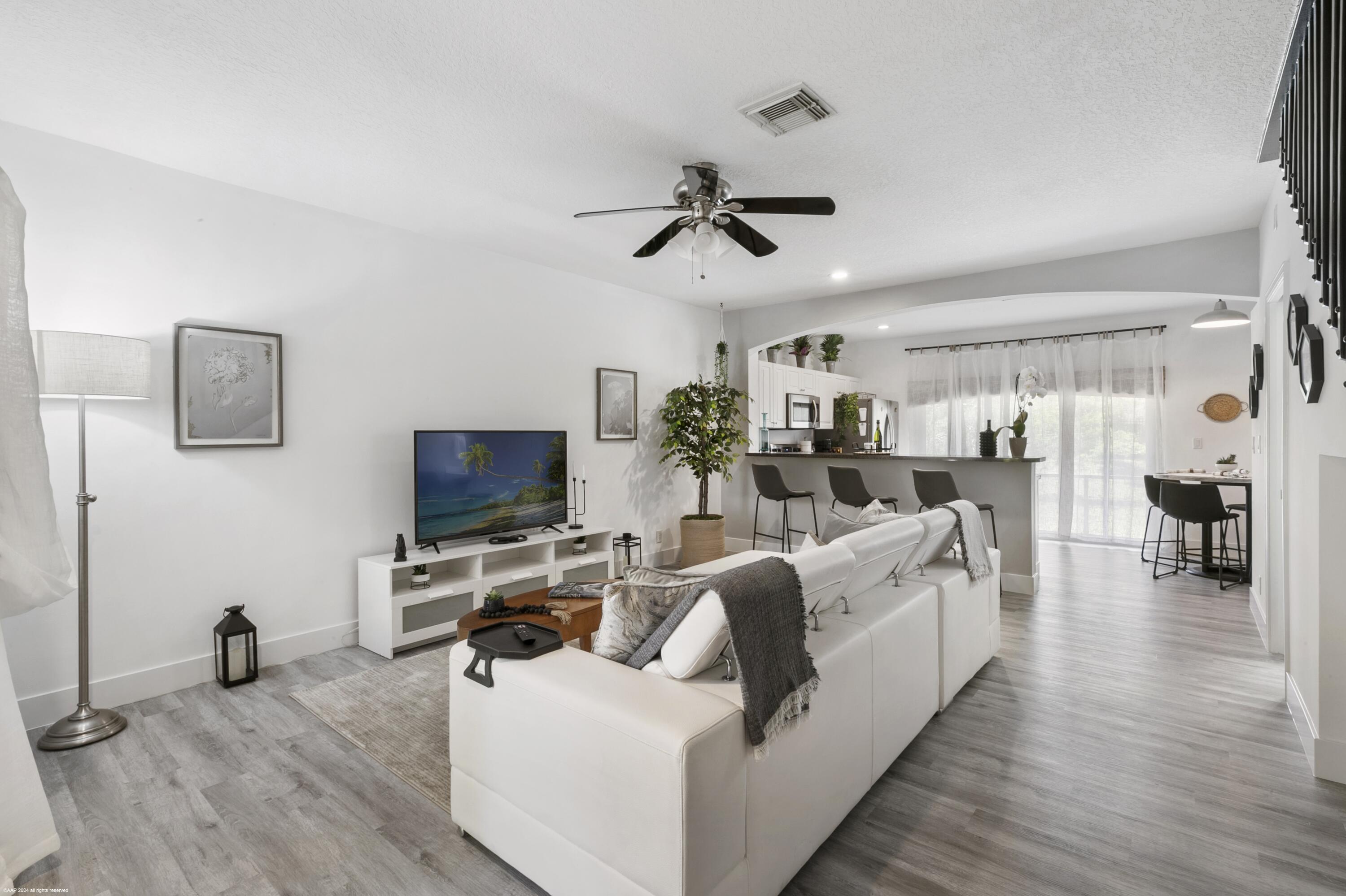 1543 Westchester Avenue Property Photo 1
