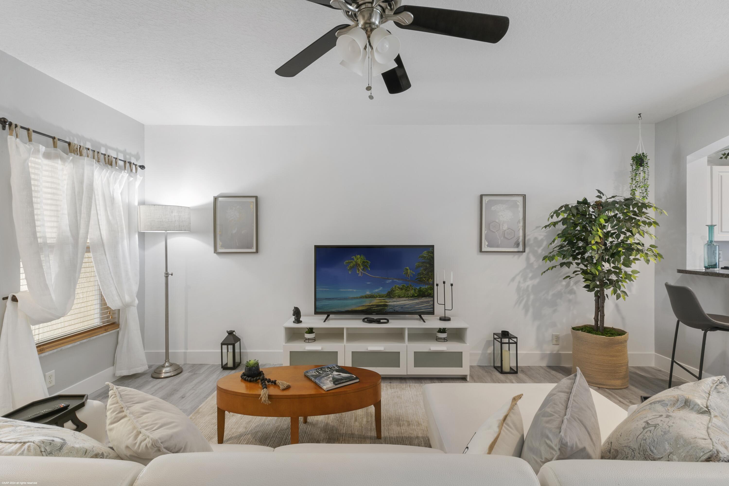 1543 Westchester Avenue Property Photo 3