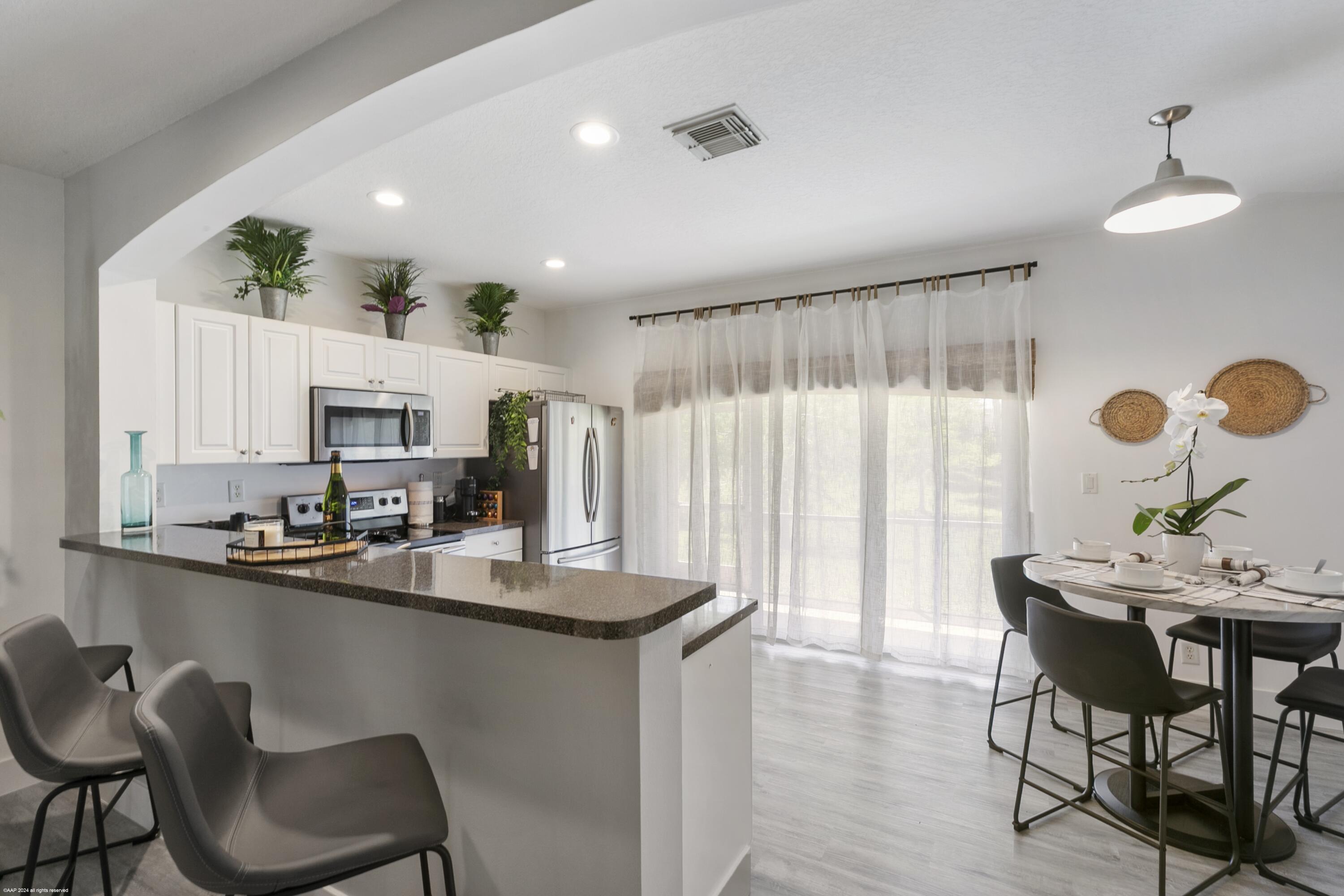 1543 Westchester Avenue Property Photo 4