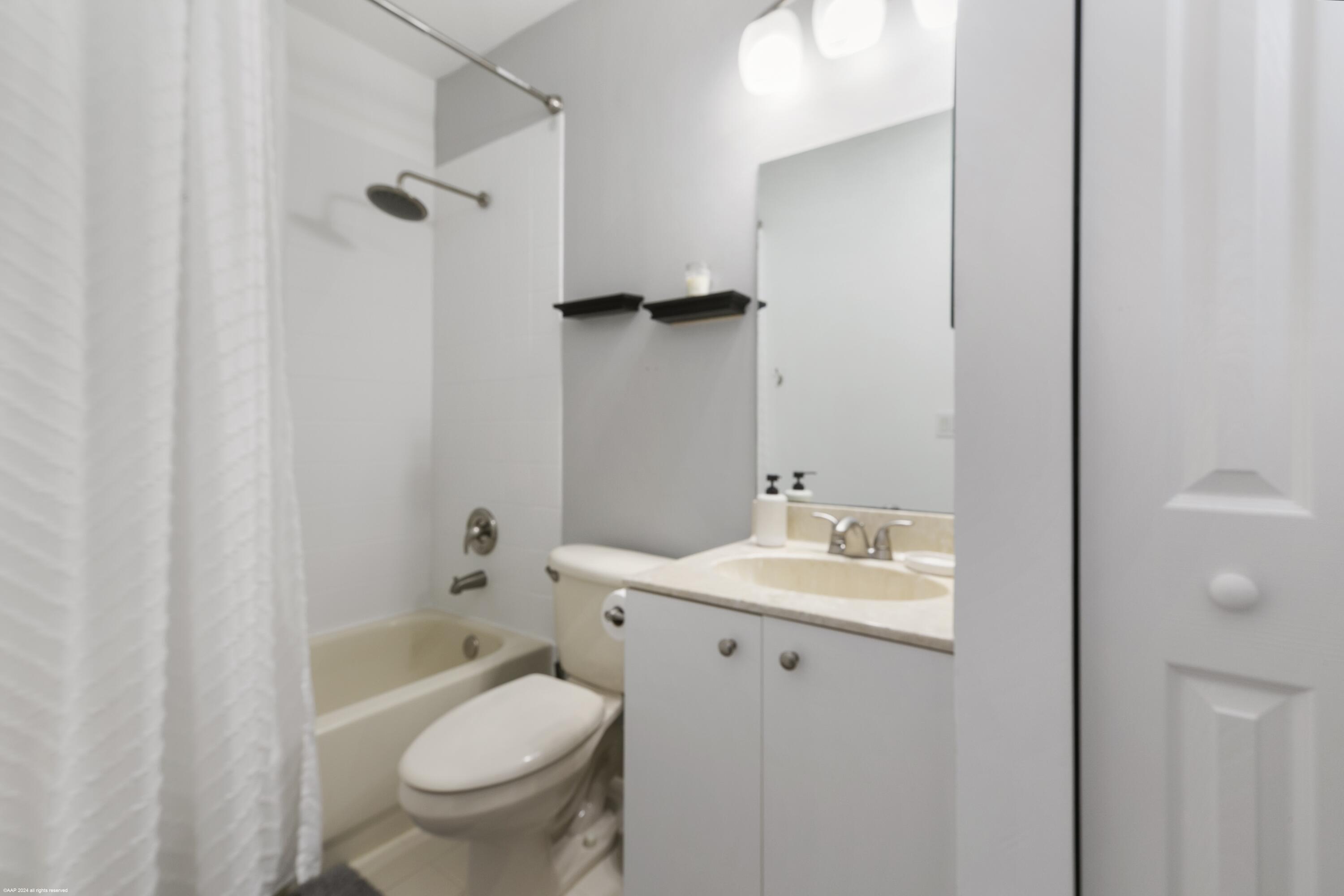 1543 Westchester Avenue Property Photo 11
