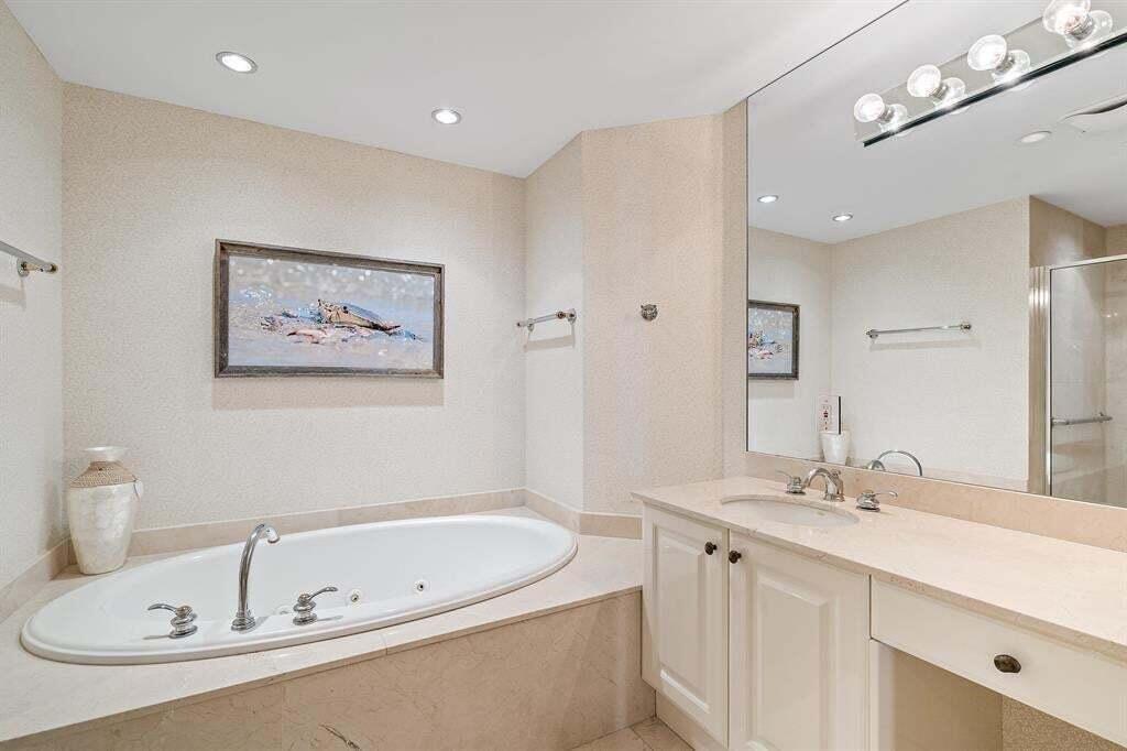 800 Ocean Drive 1104 Property Photo 4