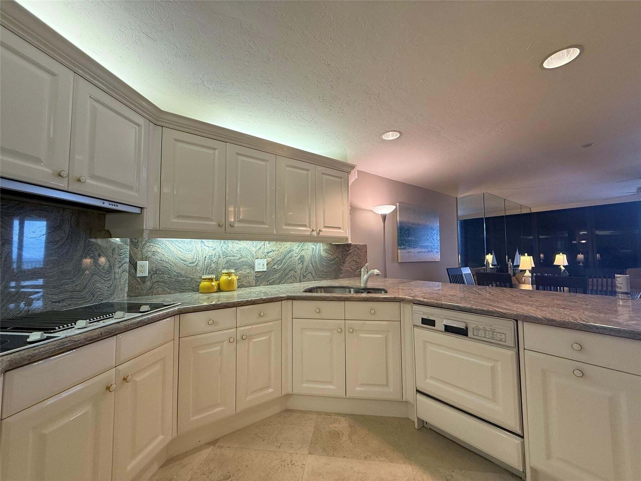 800 Ocean Drive 1104 Property Photo 13