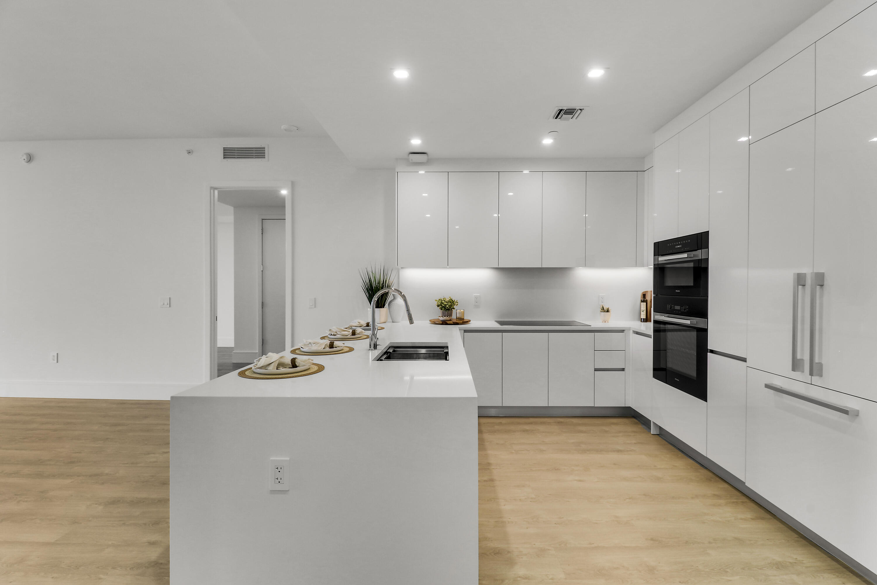 220 Lake Shore Drive 815 Property Photo 9