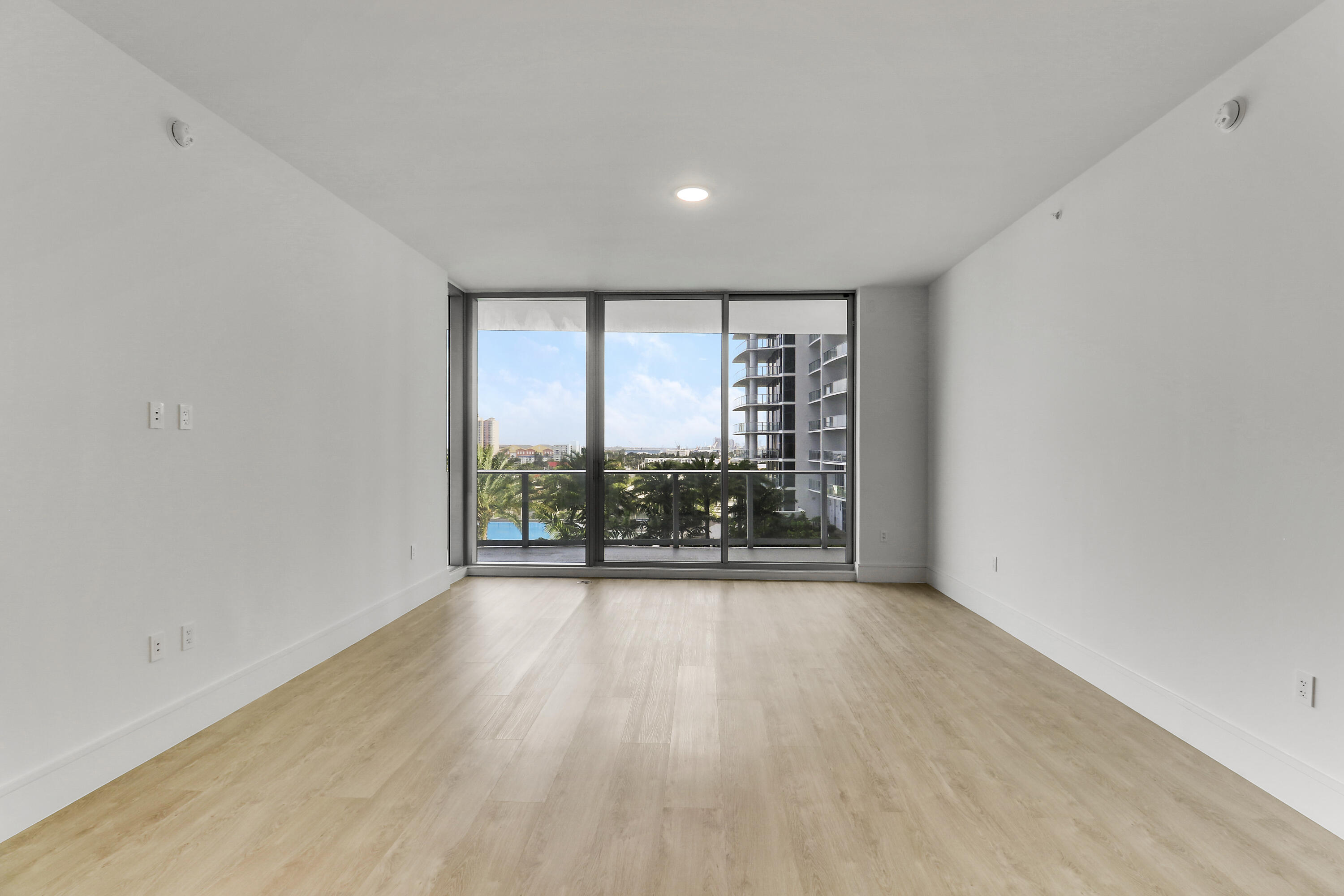 220 Lake Shore Drive 815 Property Photo 24
