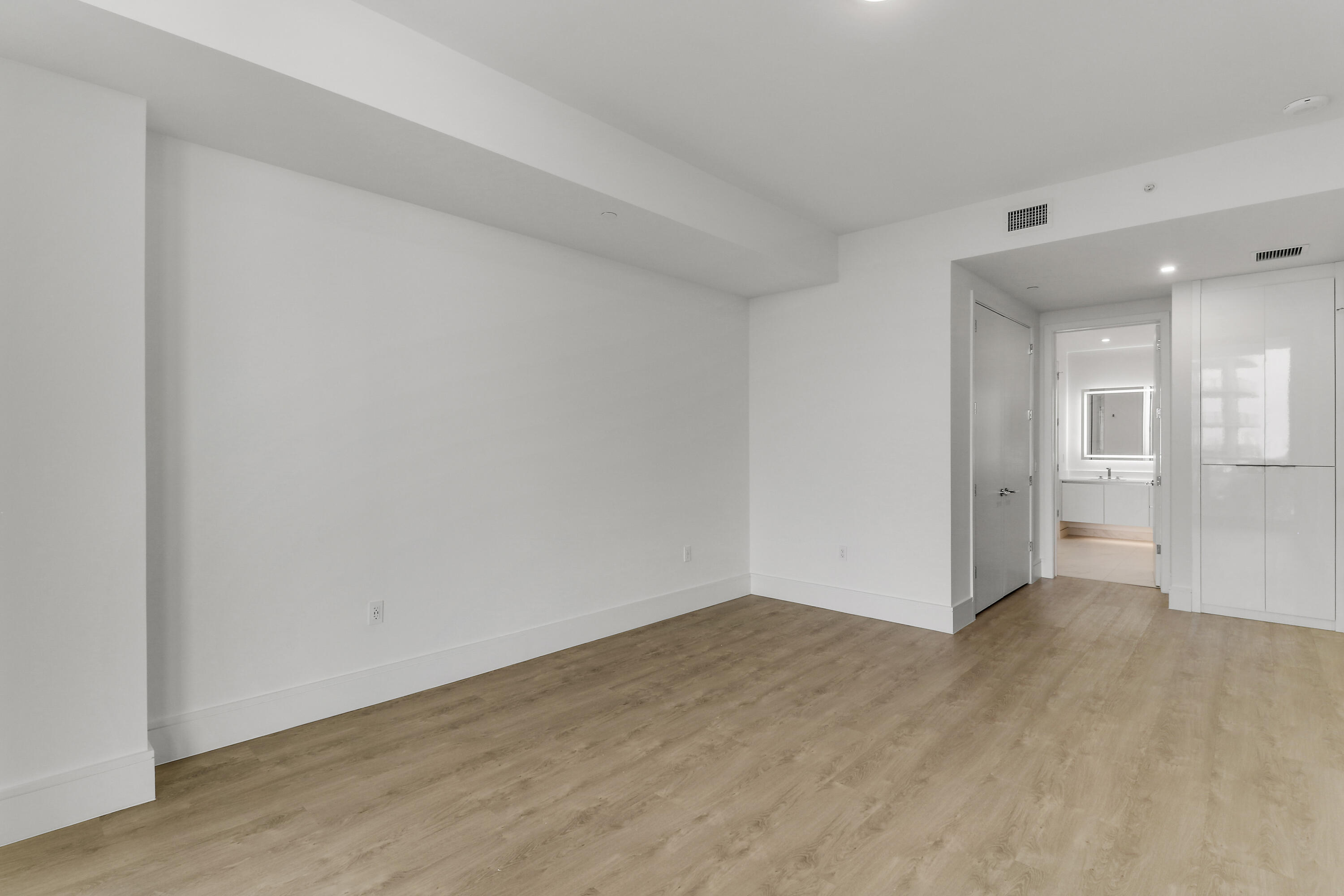 220 Lake Shore Drive 815 Property Photo 32