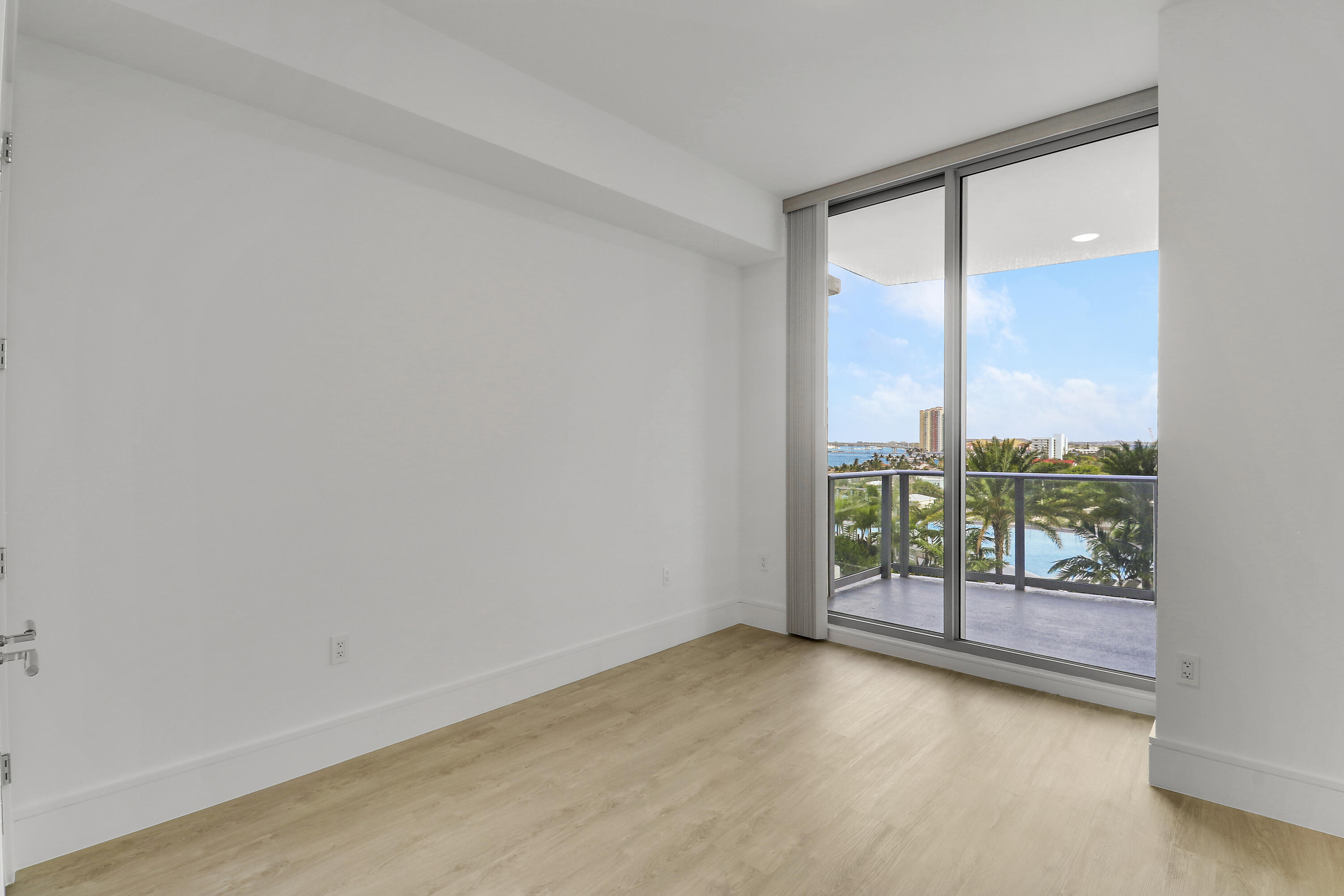 220 Lake Shore Drive 815 Property Photo 39